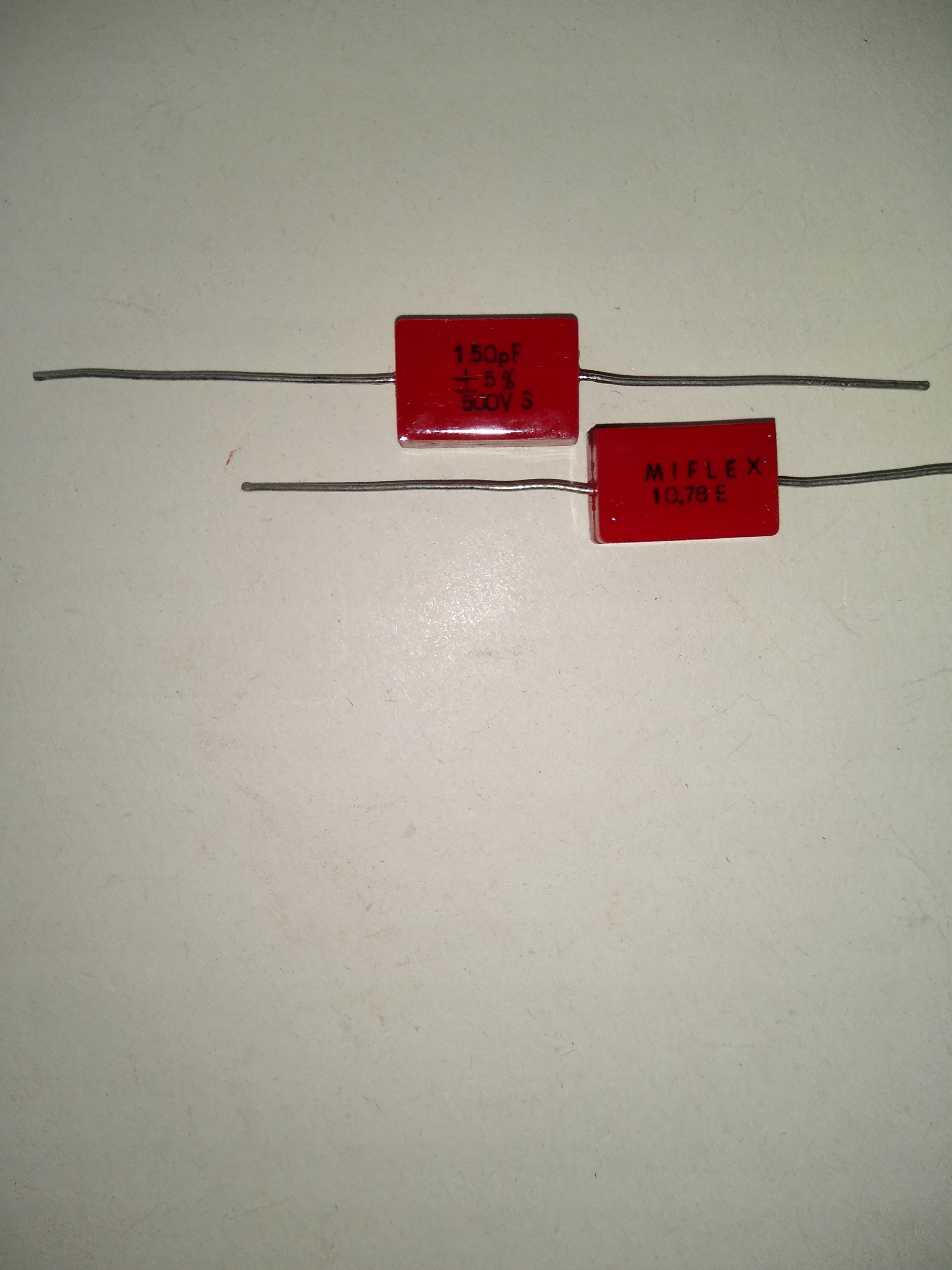

Kondensator Mikowy KM-014 150pF 5% 500V S Silver