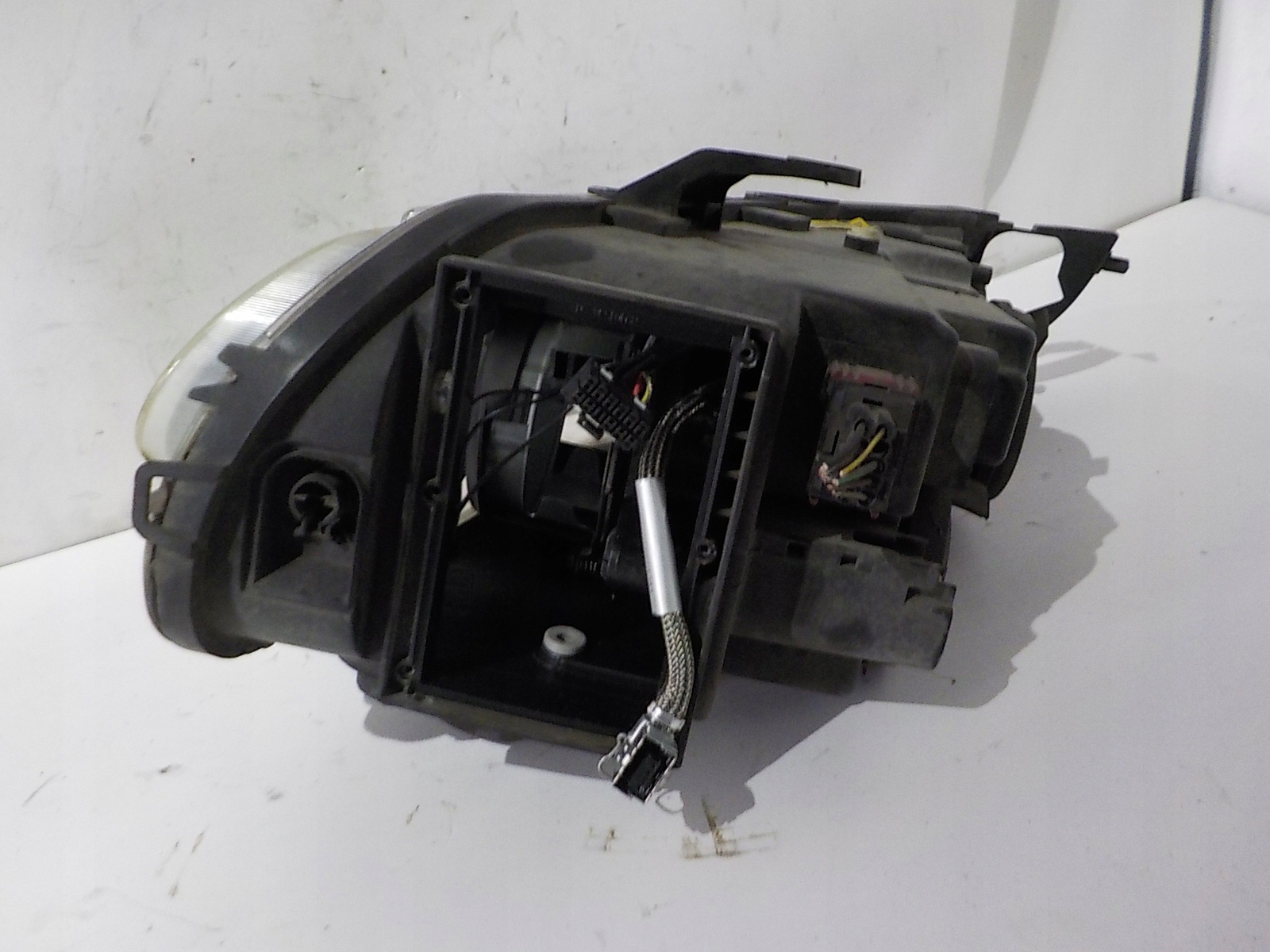 SAAB 9-5 and XENON LIFT light right front front UK