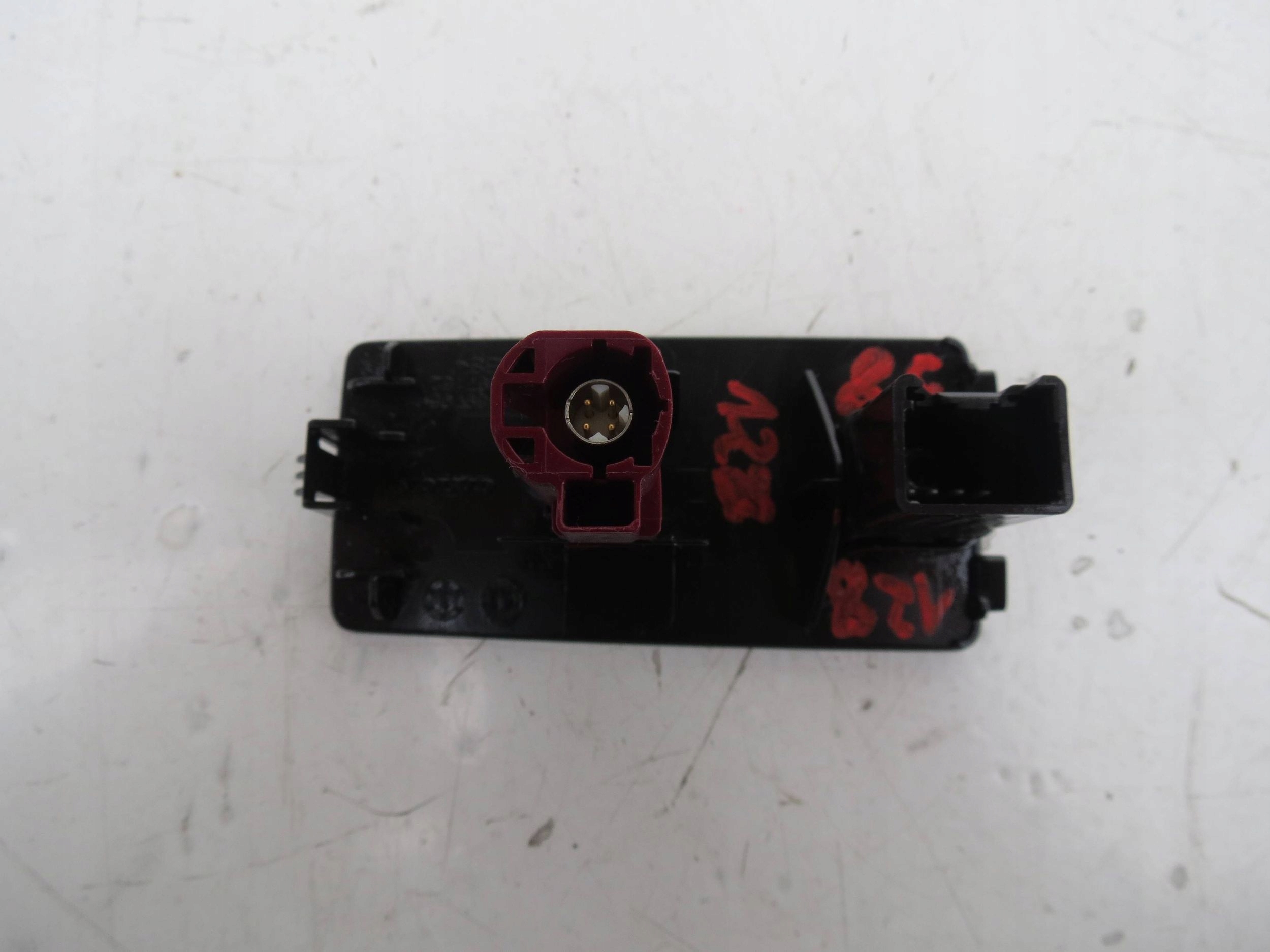 Adapter, Stecker AUX VOLVO S90 II 2.0 D 190KM 2016-2021R 31285608