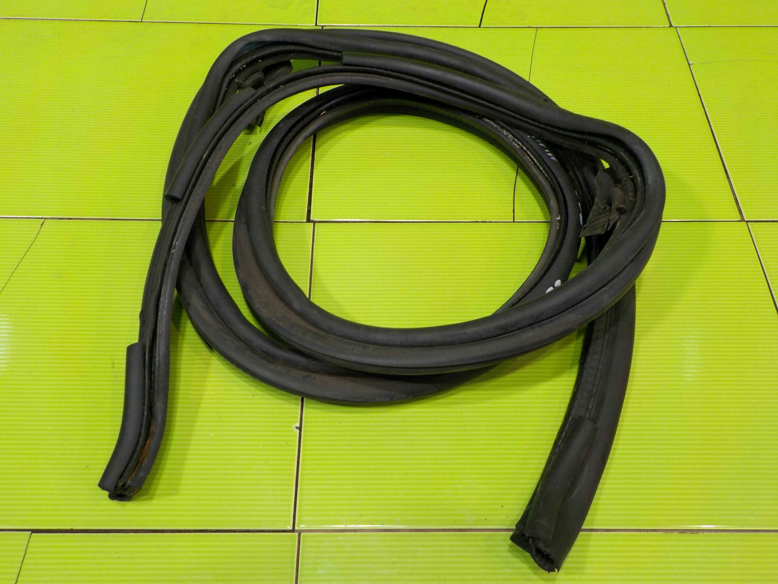 MINI COOPER ONE I R52 06r CABRIO uszczelka bagaznika