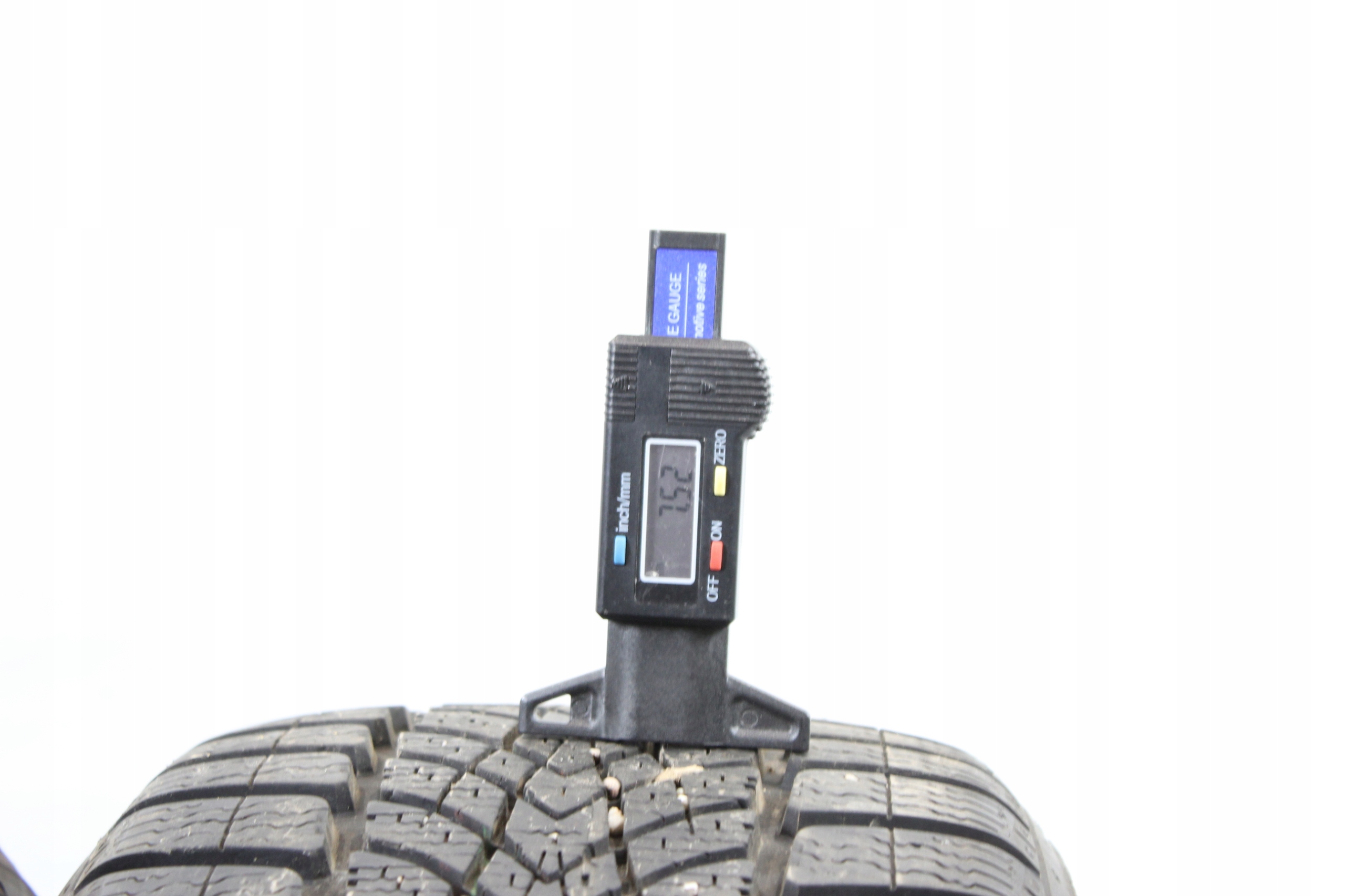 205/45R17 OPONY ZIMOWE DUNLOP SP WINTER SPORT 4D 2017r 7,5-7,6mm Liczba opon w ofercie 2 szt.