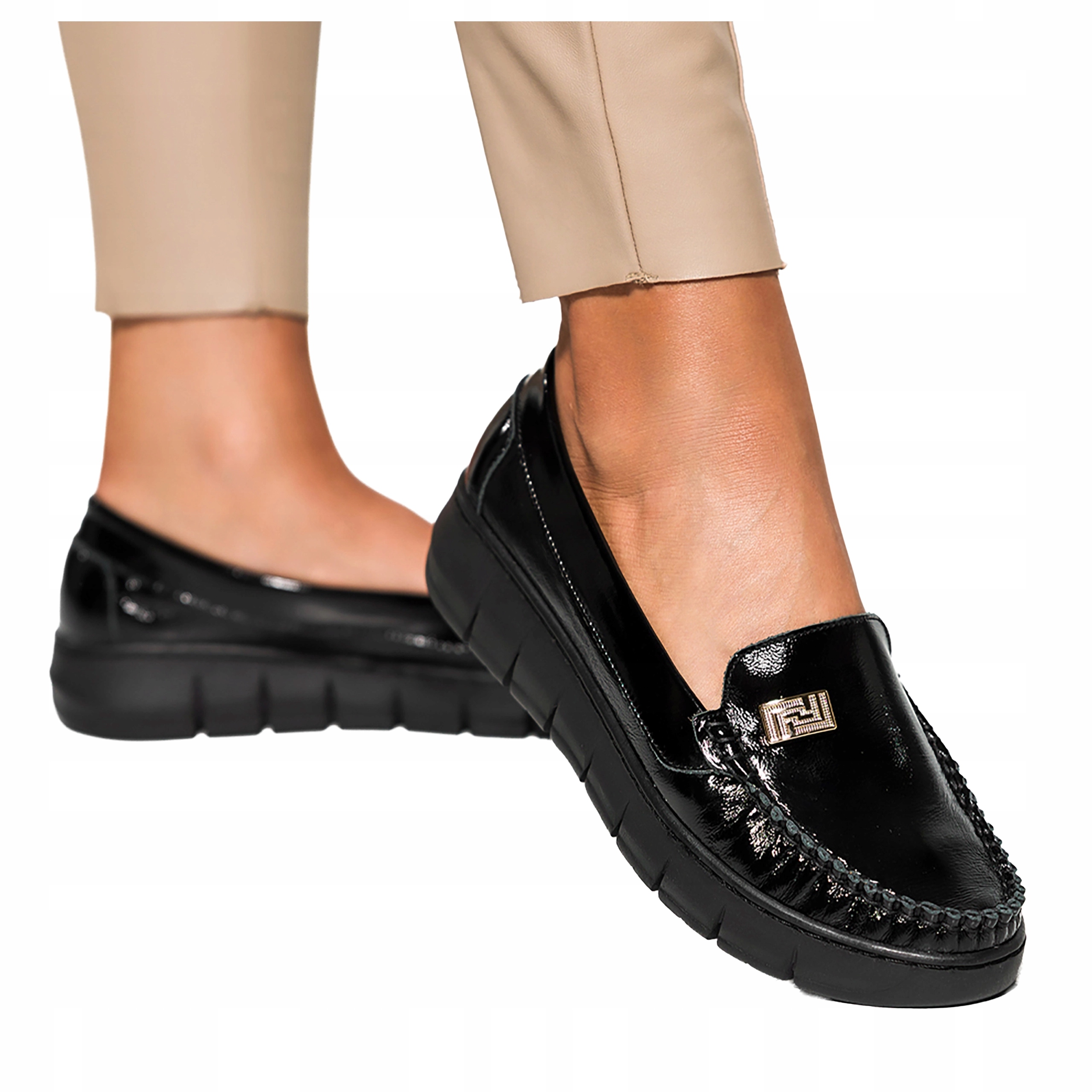 Černé dámské kožené mokasíny lakované na platformě s ozdobou, velikost 39