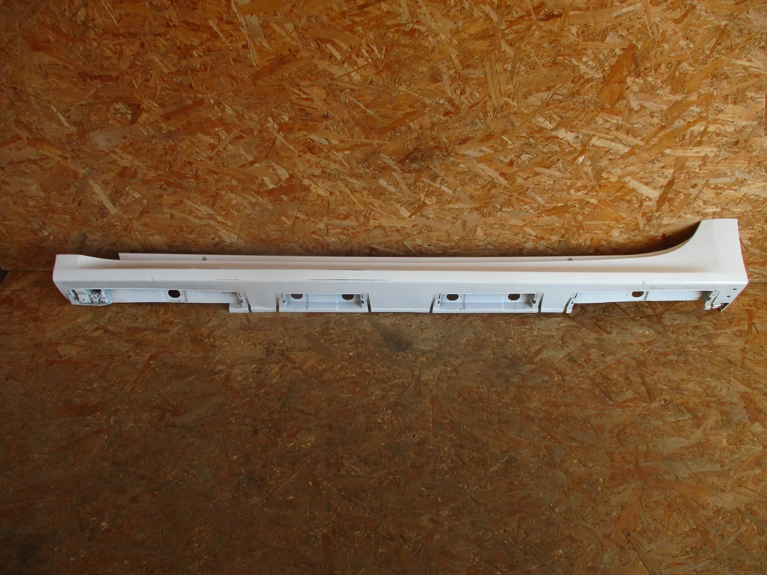 moulding threshold left TOYOTA YARIS IV
