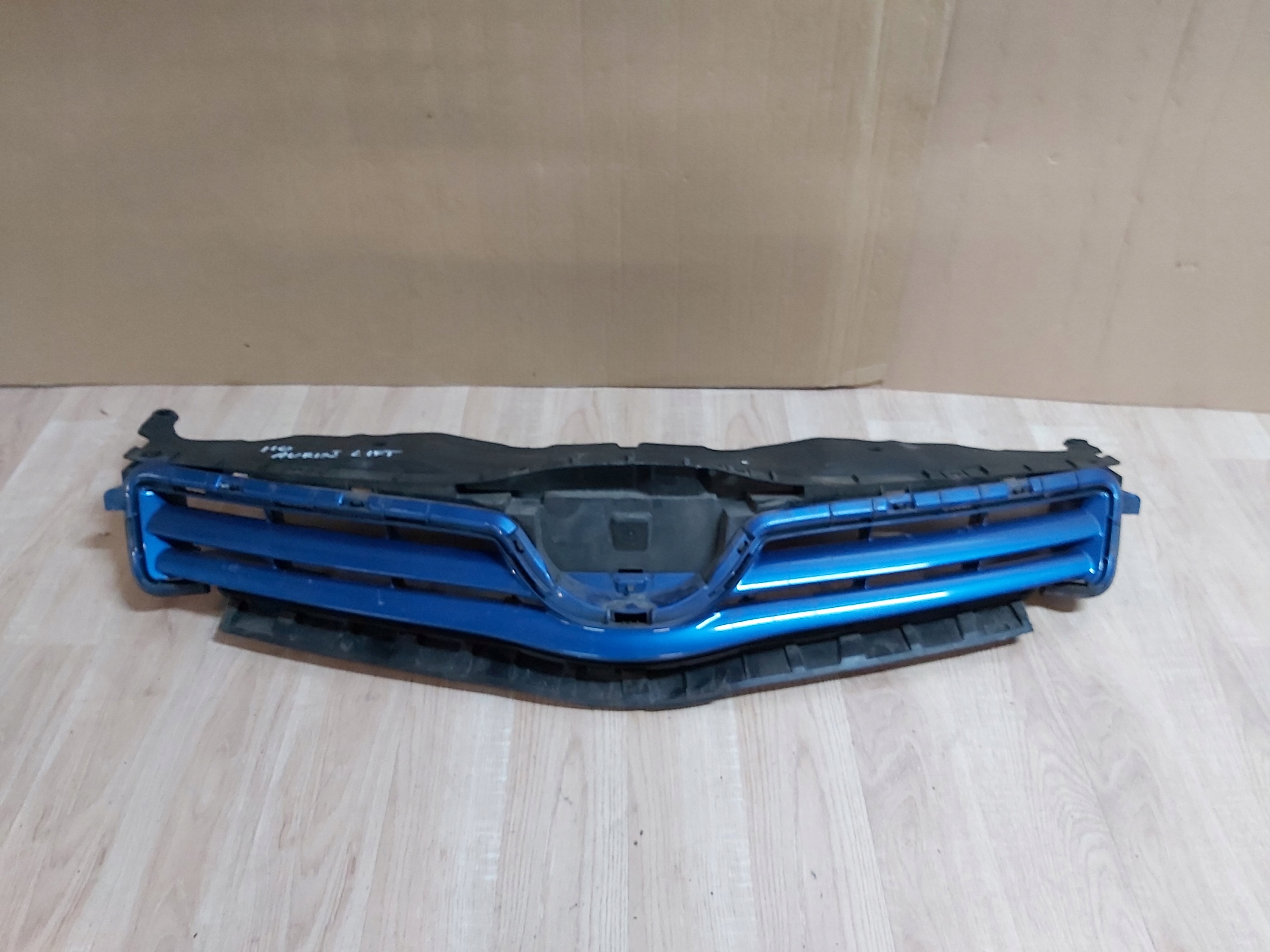 53100-02360 - Toyota Auris и LIFT решетка переднего бампера