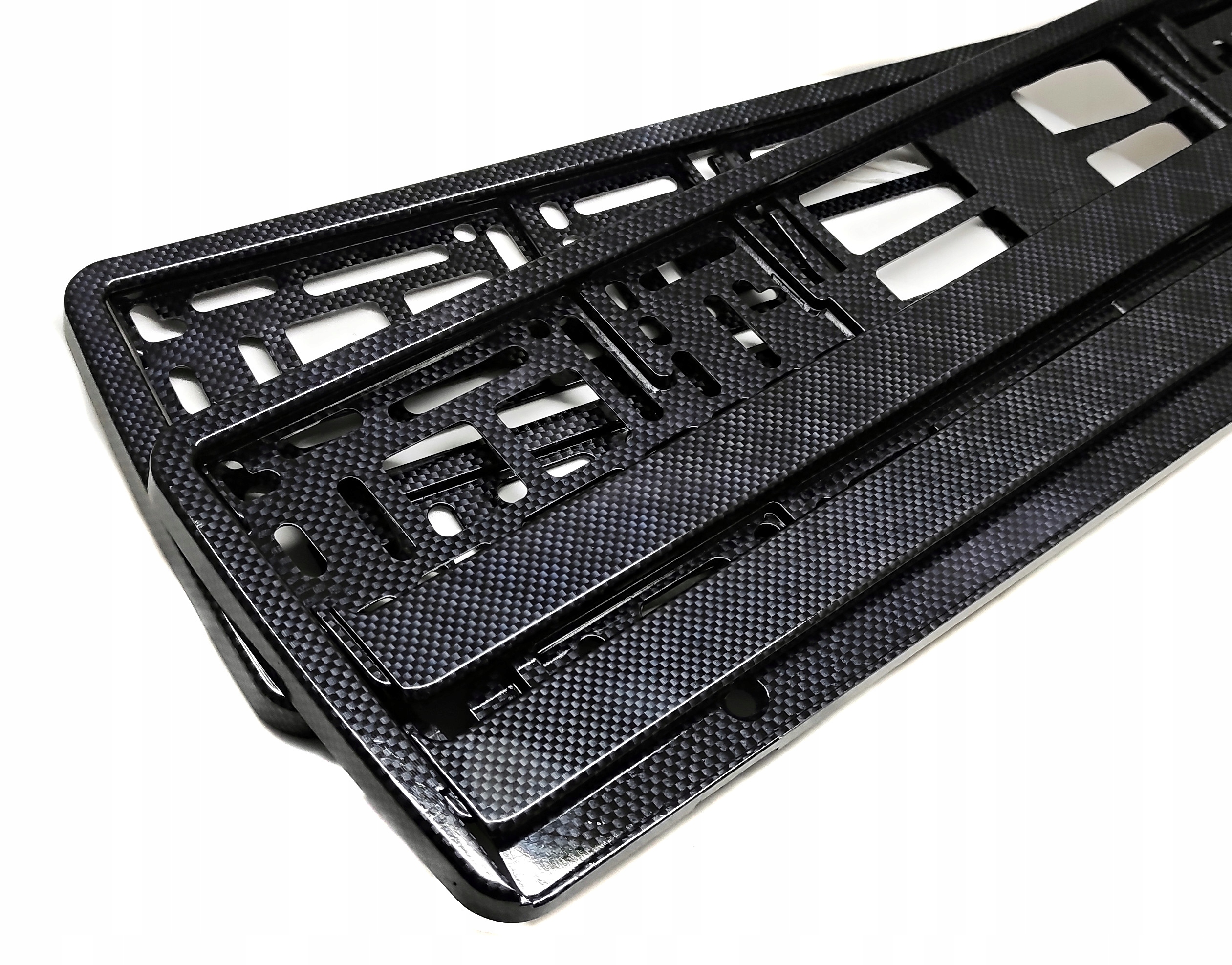 

Ramki pod tablice rejestracyjne carbon ramka