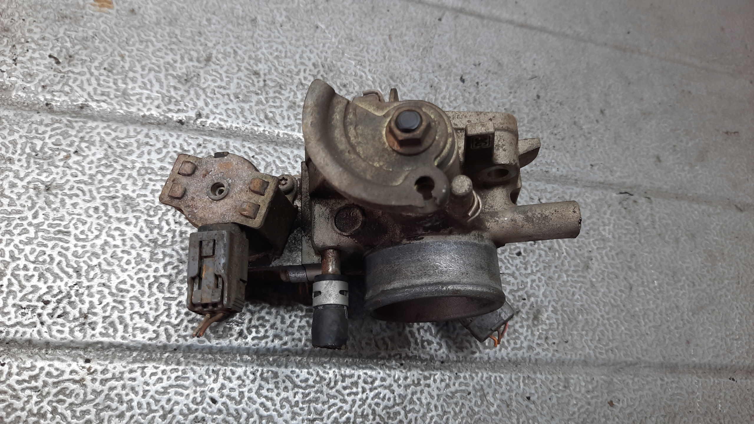 ДРОССЕЛЬНАЯ ЗАСЛОНКА mazda 3 BK 05R 1.6b