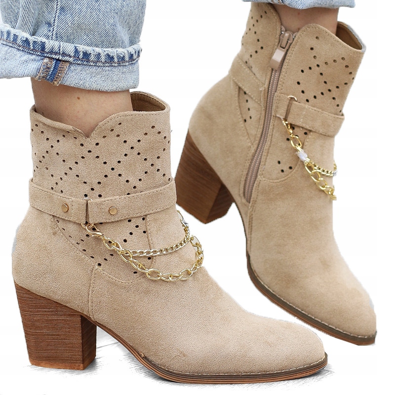 Béžové dámské kotníkové boty na podpatku s ozdobným zlatým řetízkem
