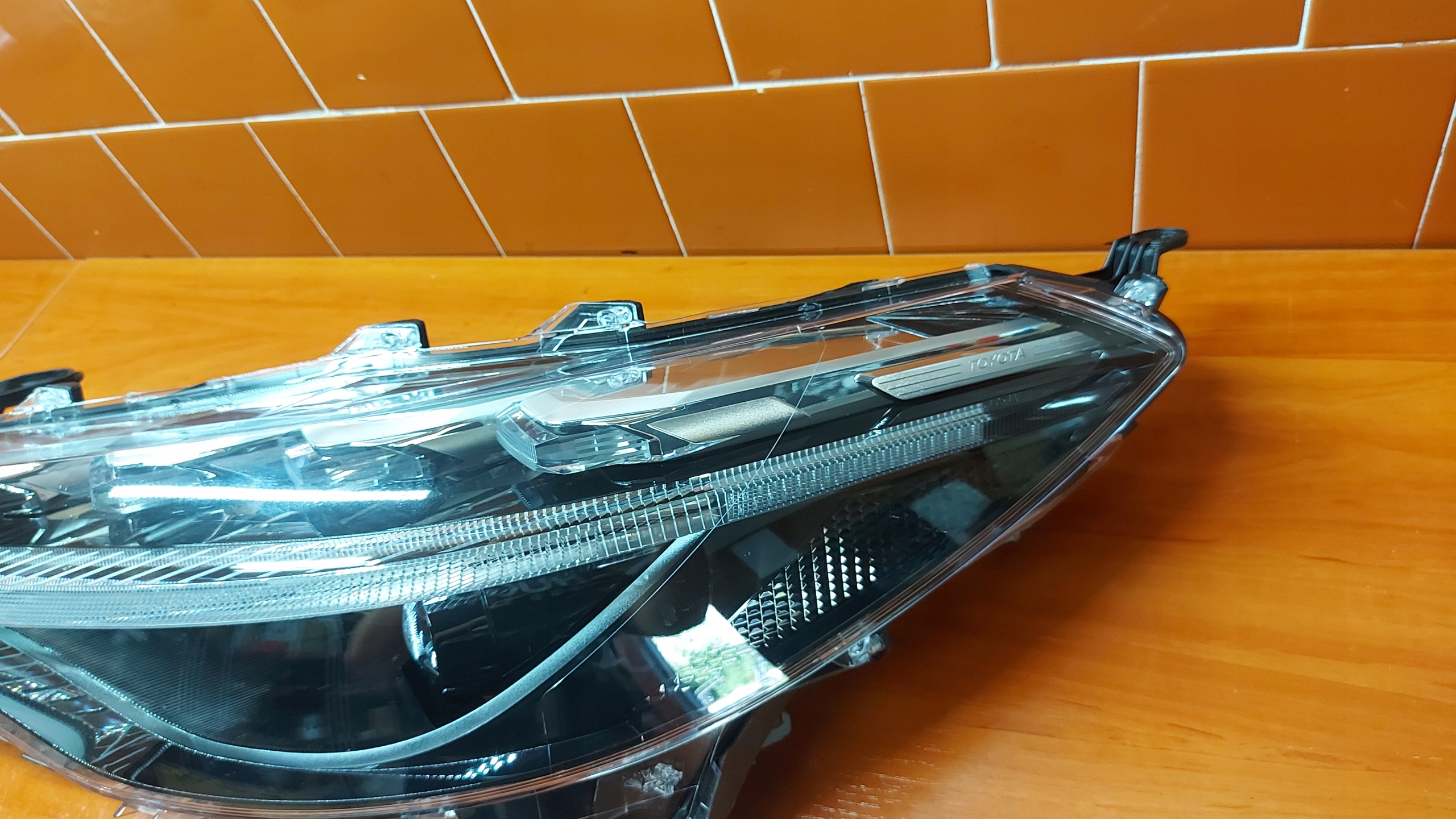 REFLEKTOR light left left front TOYOTA COROLLA CROSS 22