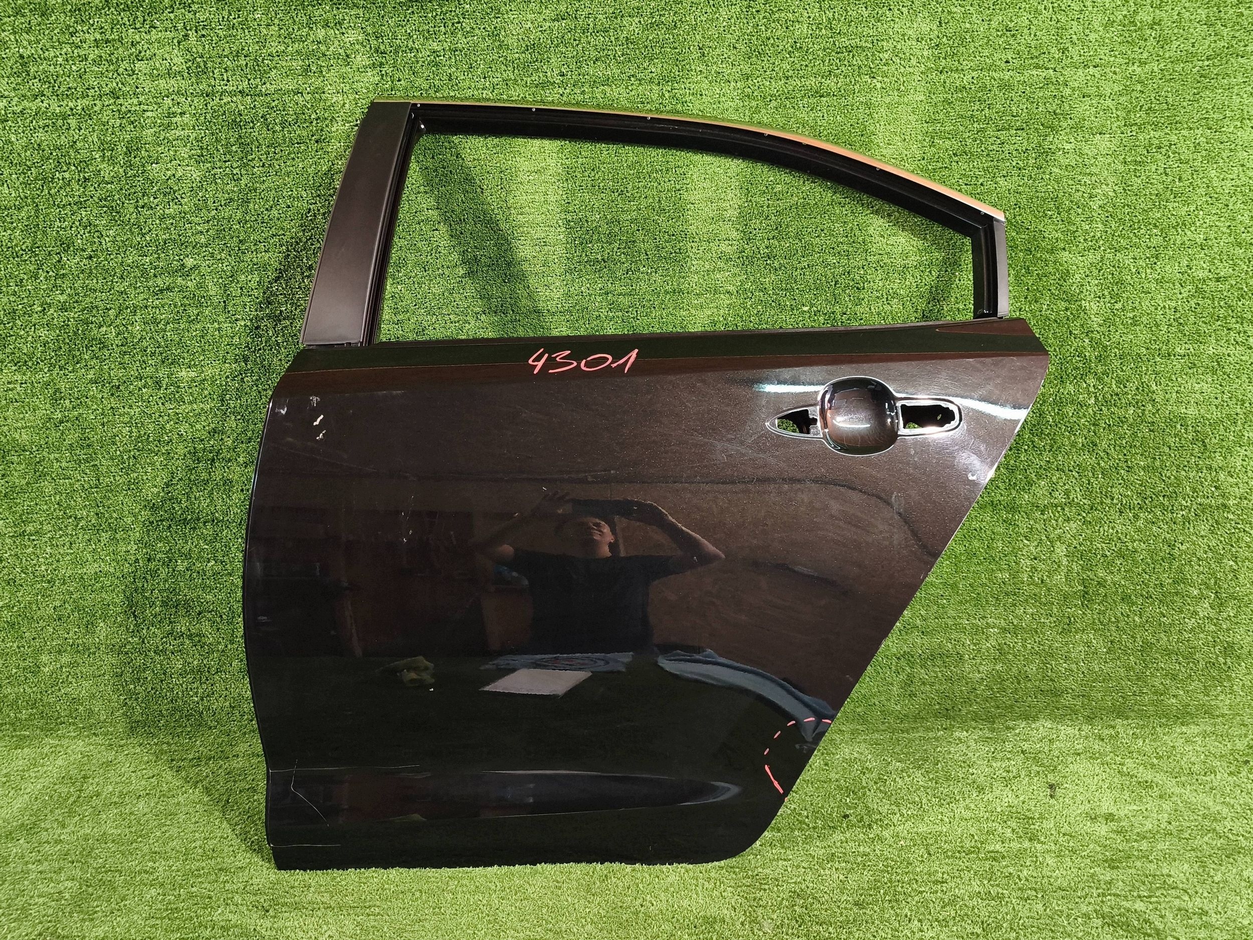 door rear. left left rear part TOYOTA COROLLA E21 sedan NR.D4301