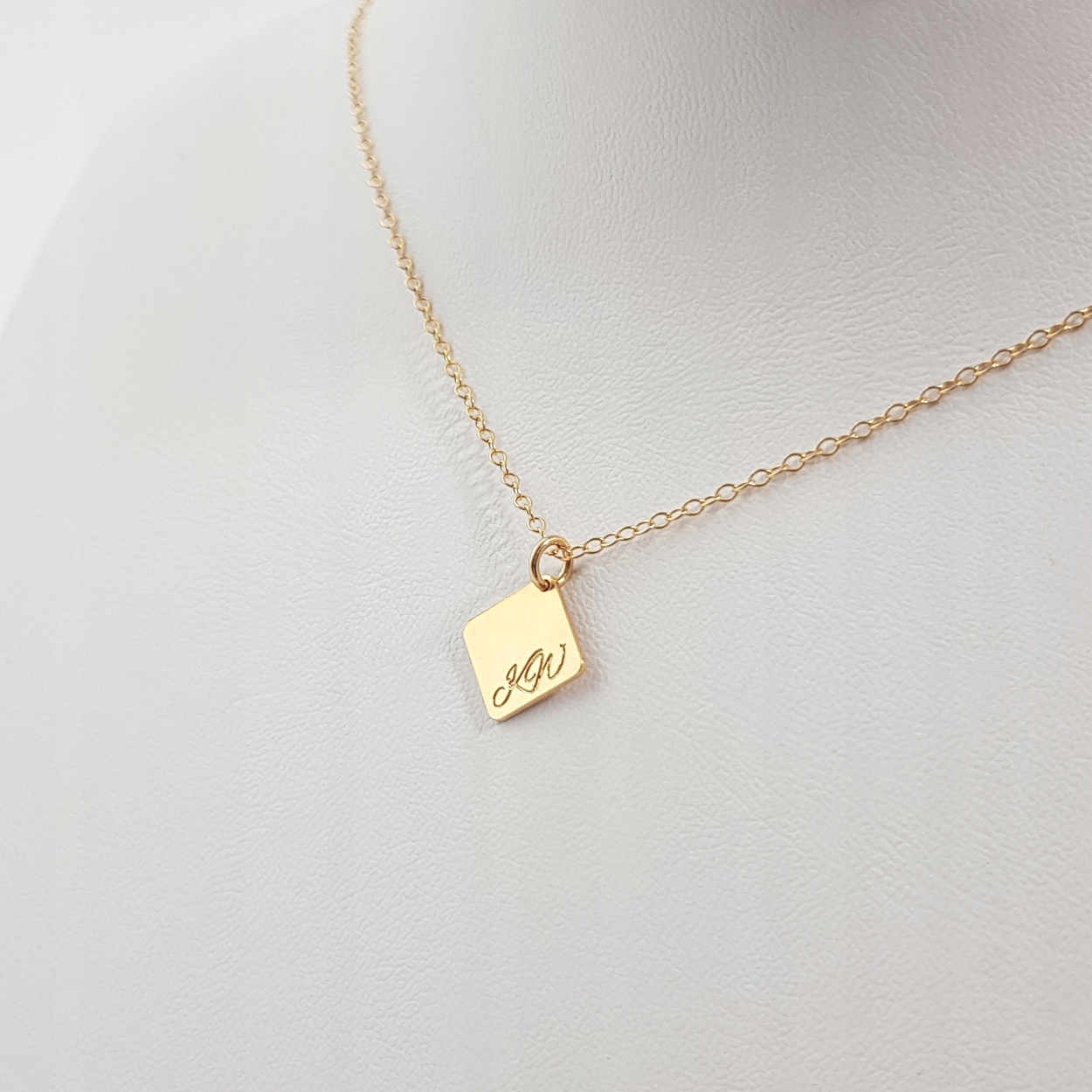 

Celebrytka naszyjnik kwadrat z grawerem Prezent