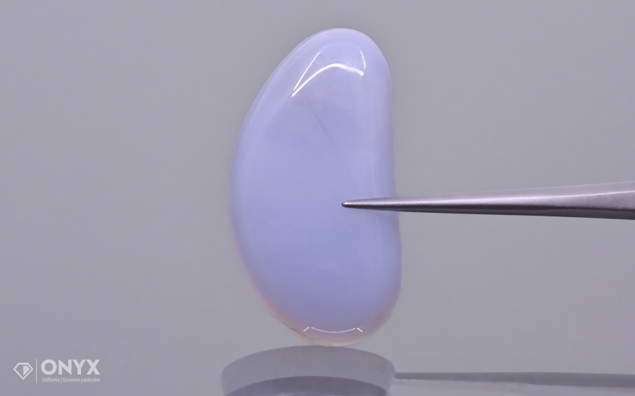 Chalcedon modrá konvexní nepravidelná destička 30x15,5 mm