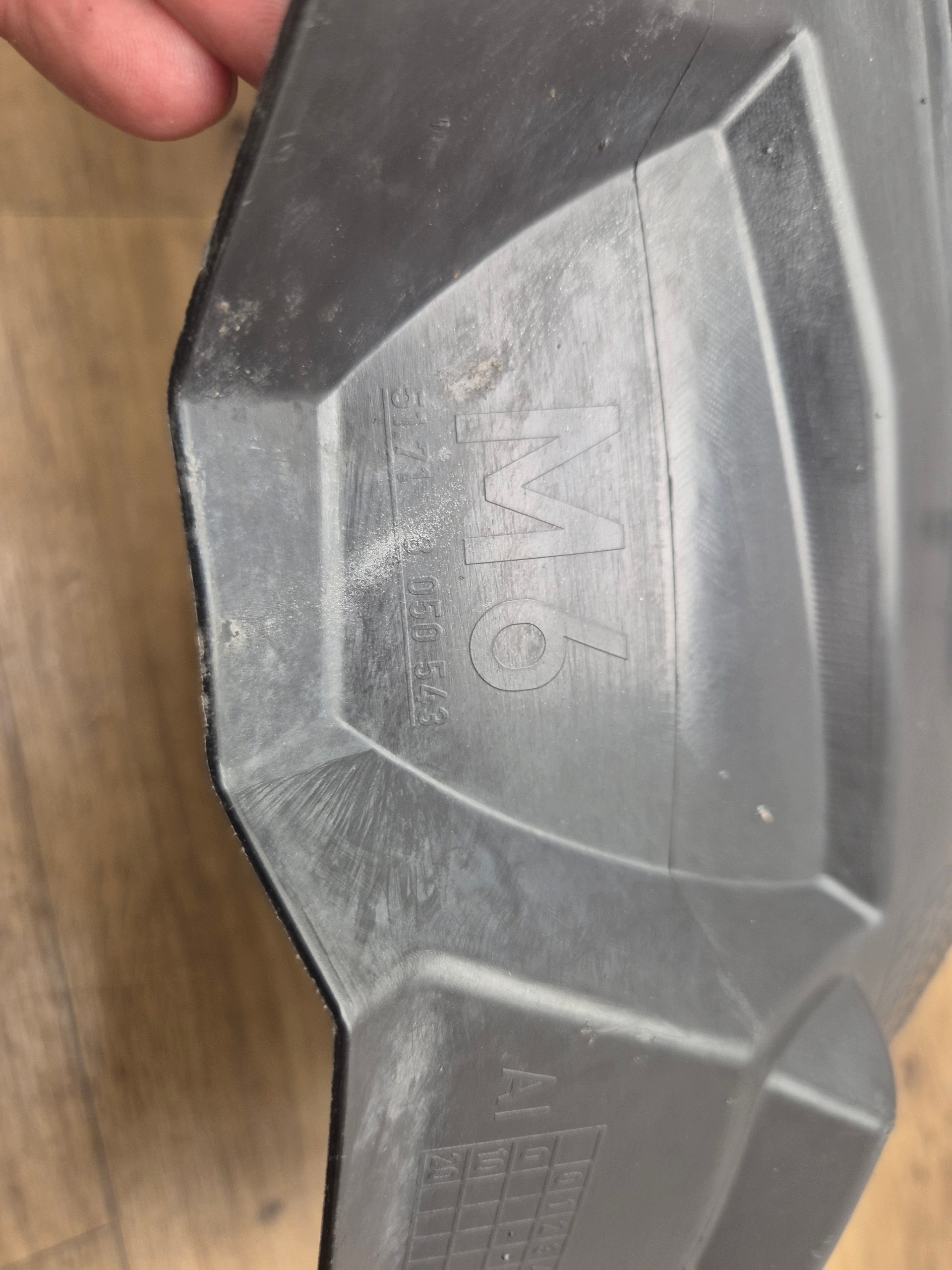 BMW M6 F06 F12 F13 left mudguard front front part front 8050543