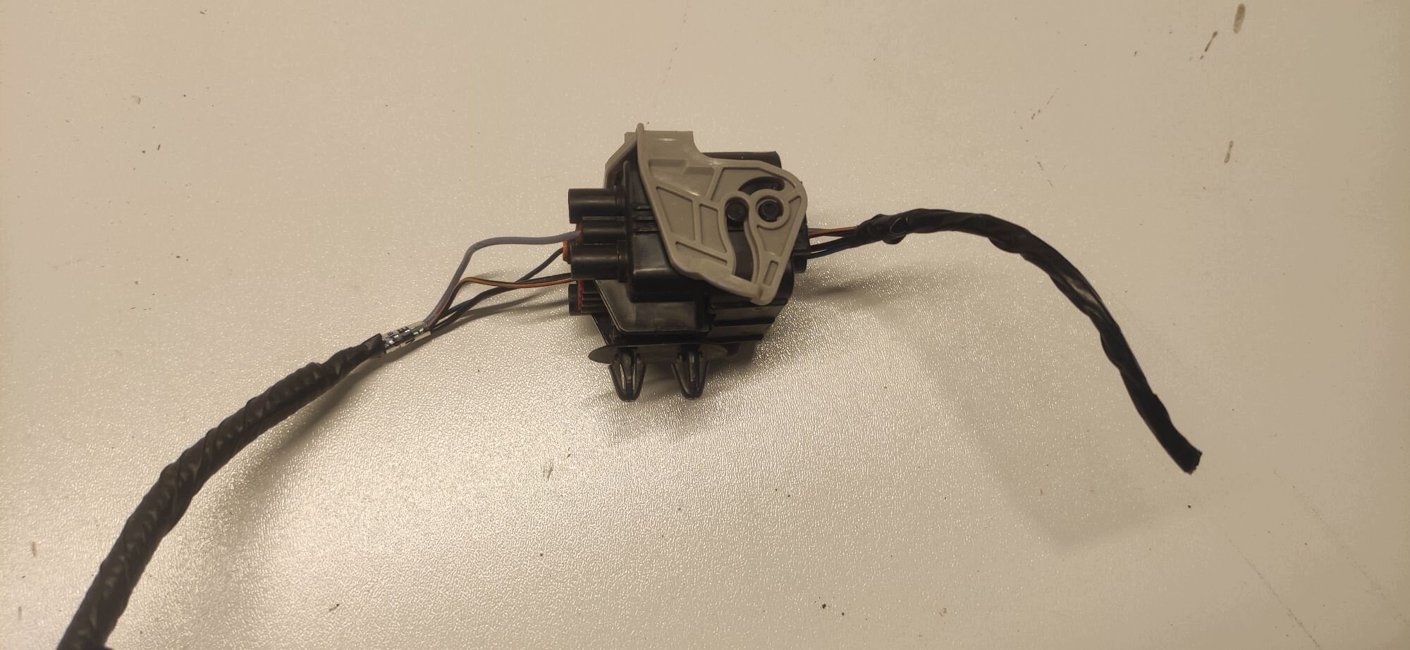 KIA CEED III wiring of the front supports bundle sensor TEMPERATURY 17