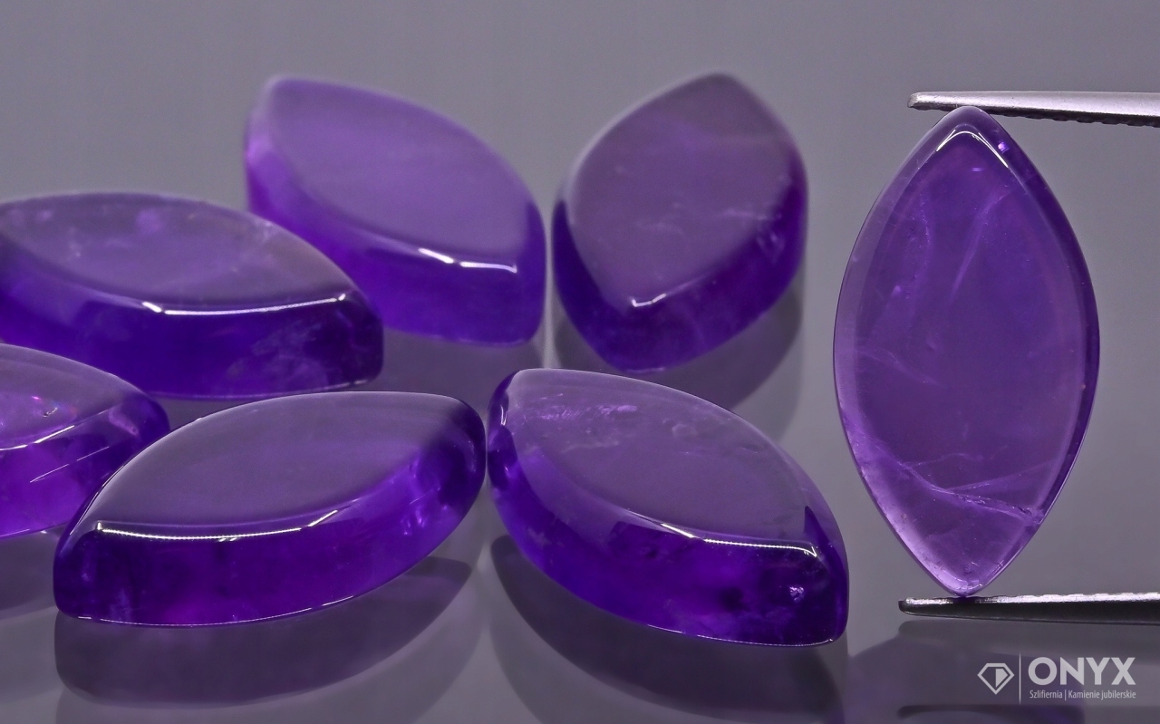 Ametyst mělká markýza 16,5x9 mm