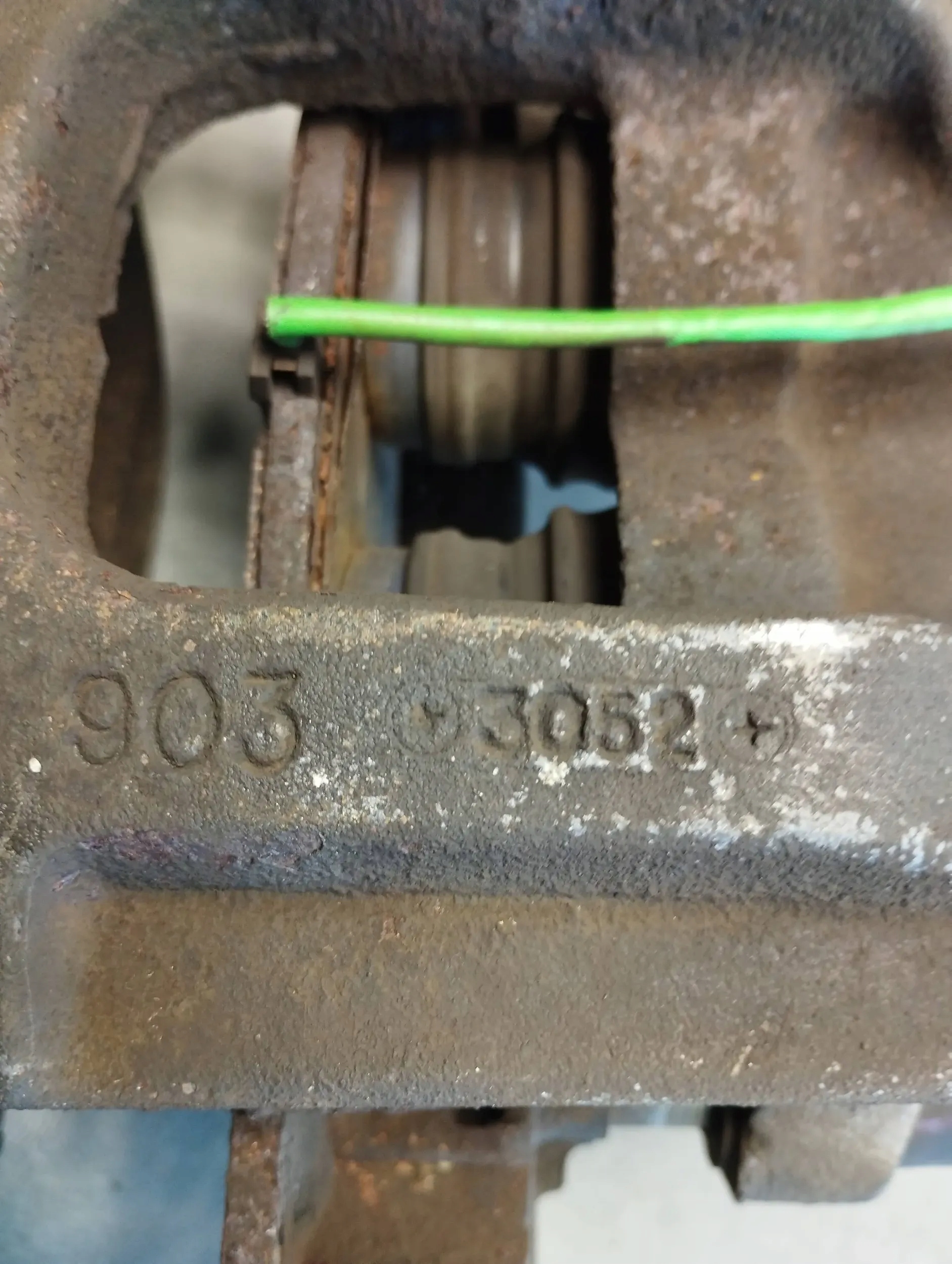BMW X5 F15 4.4 V8 caliper left front 42/36/365