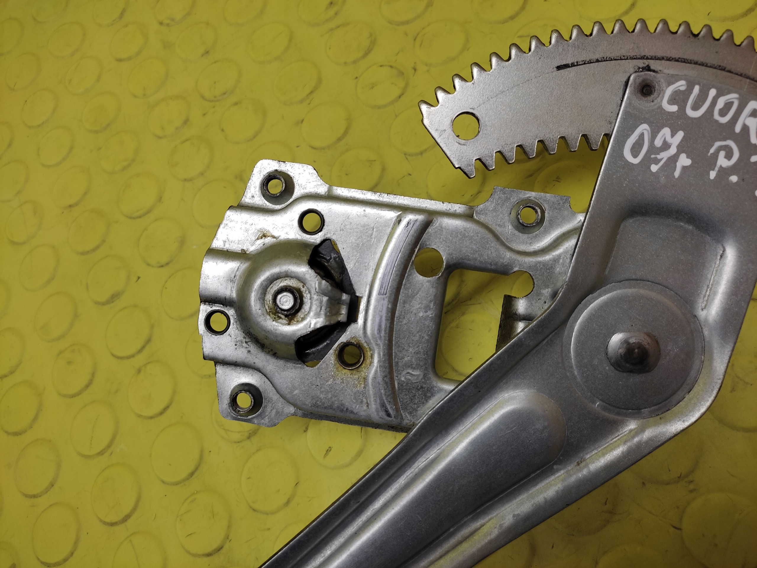 DAIHATSU CUORE VII window regulator right rear part