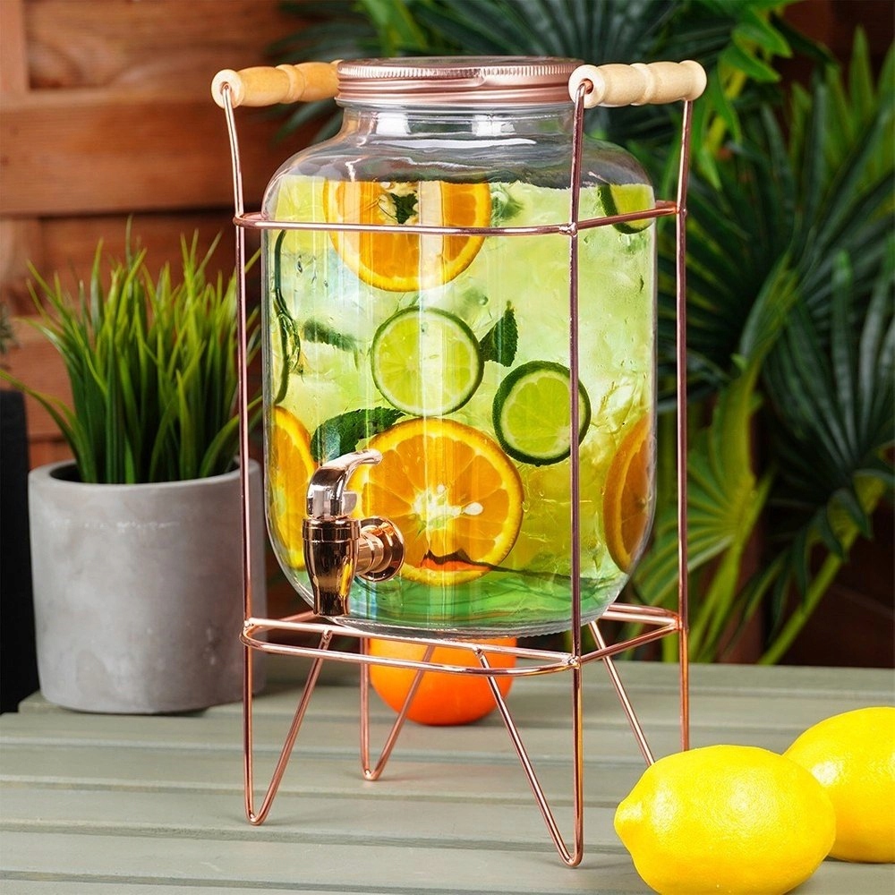 SŁÓJ DO NAPOJÓW LEMONIADY Z KRANIKIEM ZAKRĘCANY ZE ZŁOTYM STOJAKIEM 4,2L Marka Vilde