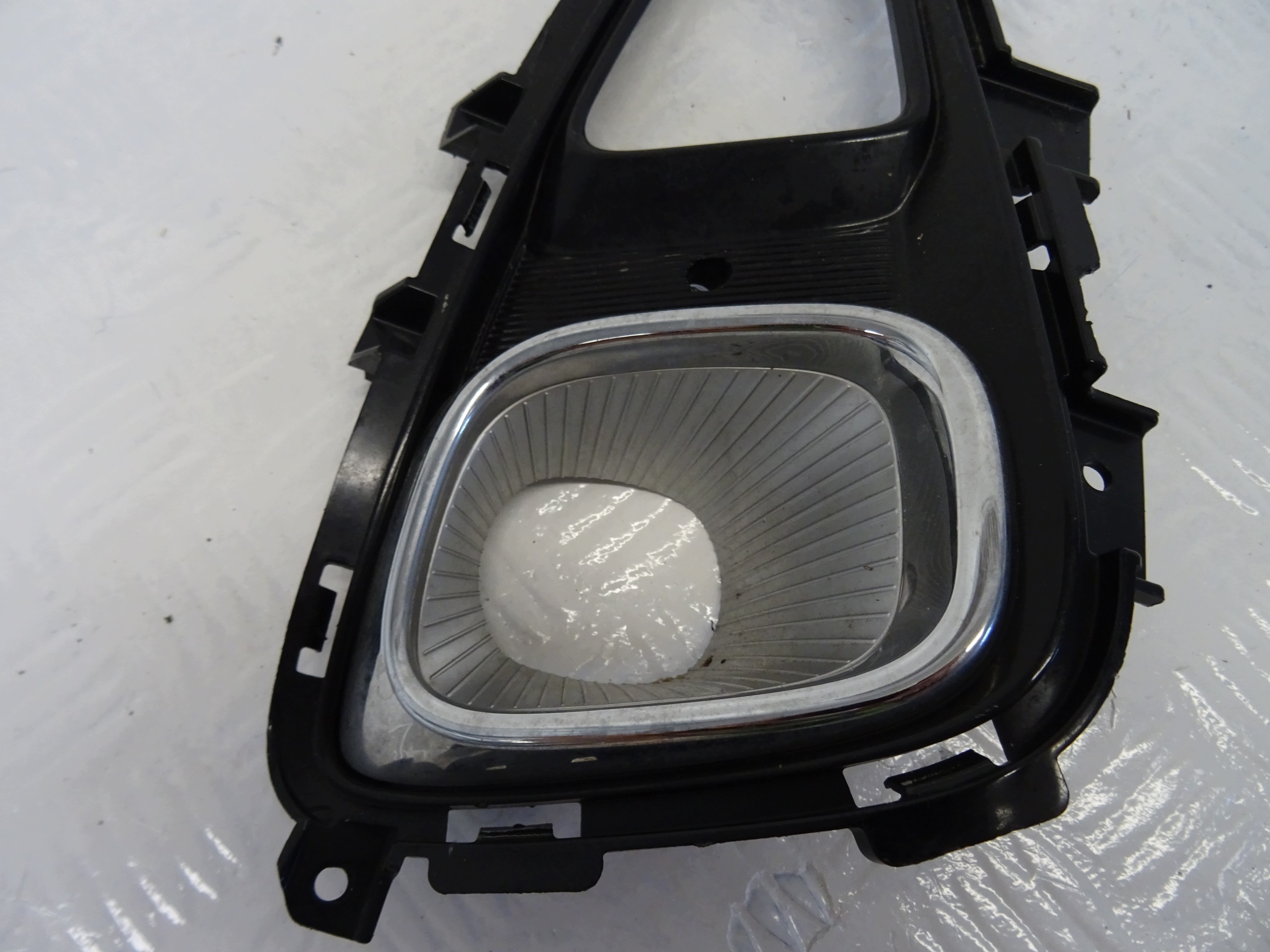 grid of a bumper left front KIA PICANTO III 86527-G6010