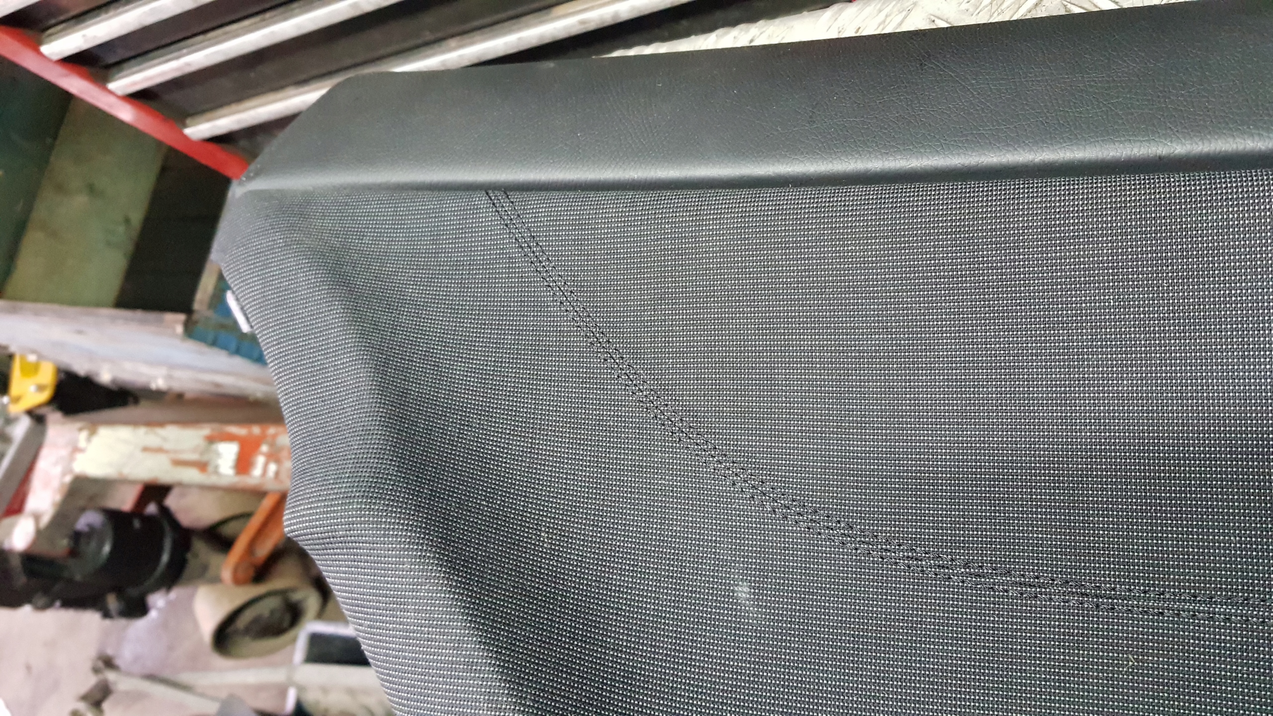 MERCEDES W203 COUPE upholstery left rear part side LIFT
