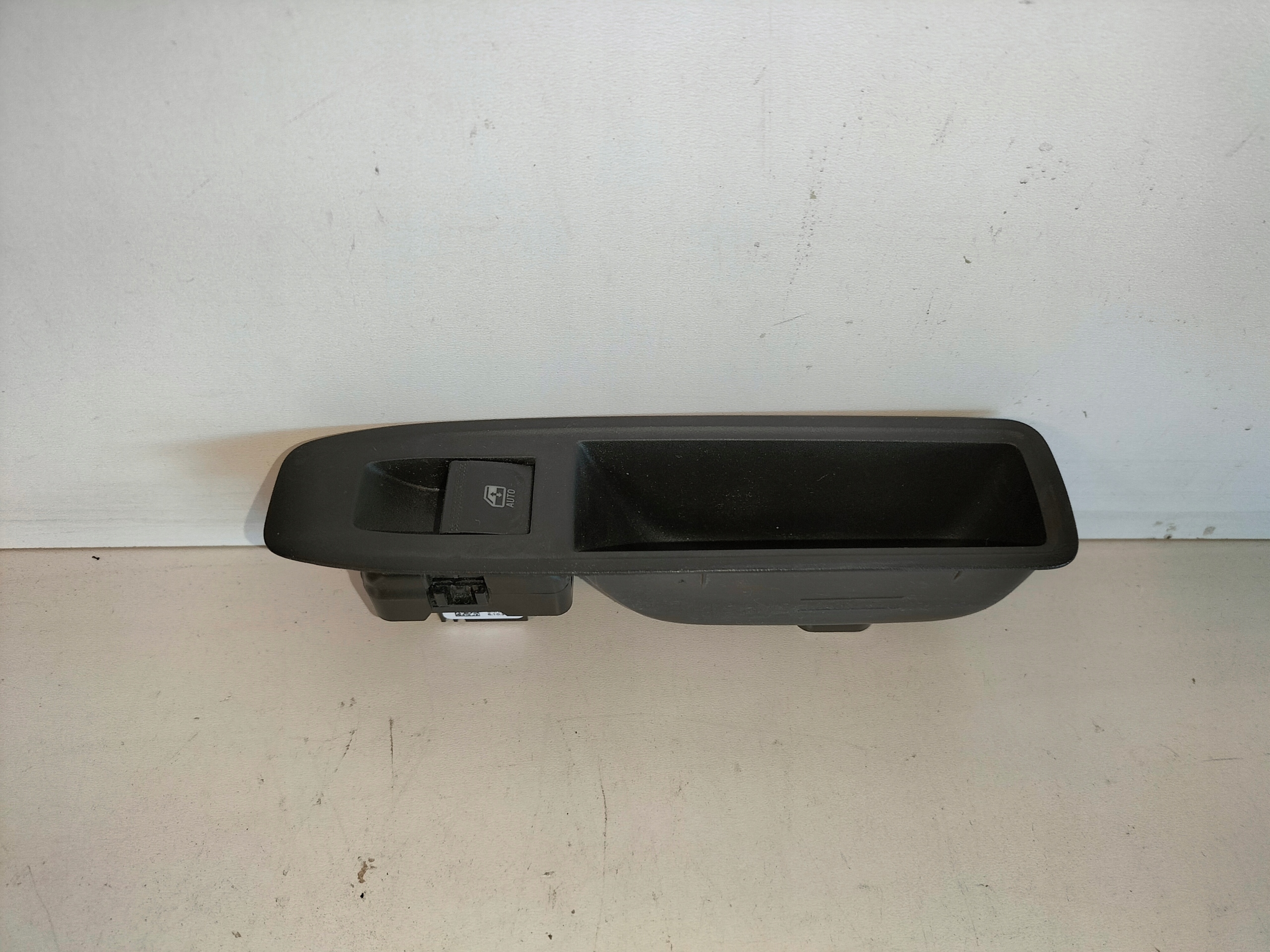 switch lifting windows rear part right RENAULT CLIO 5 V 19