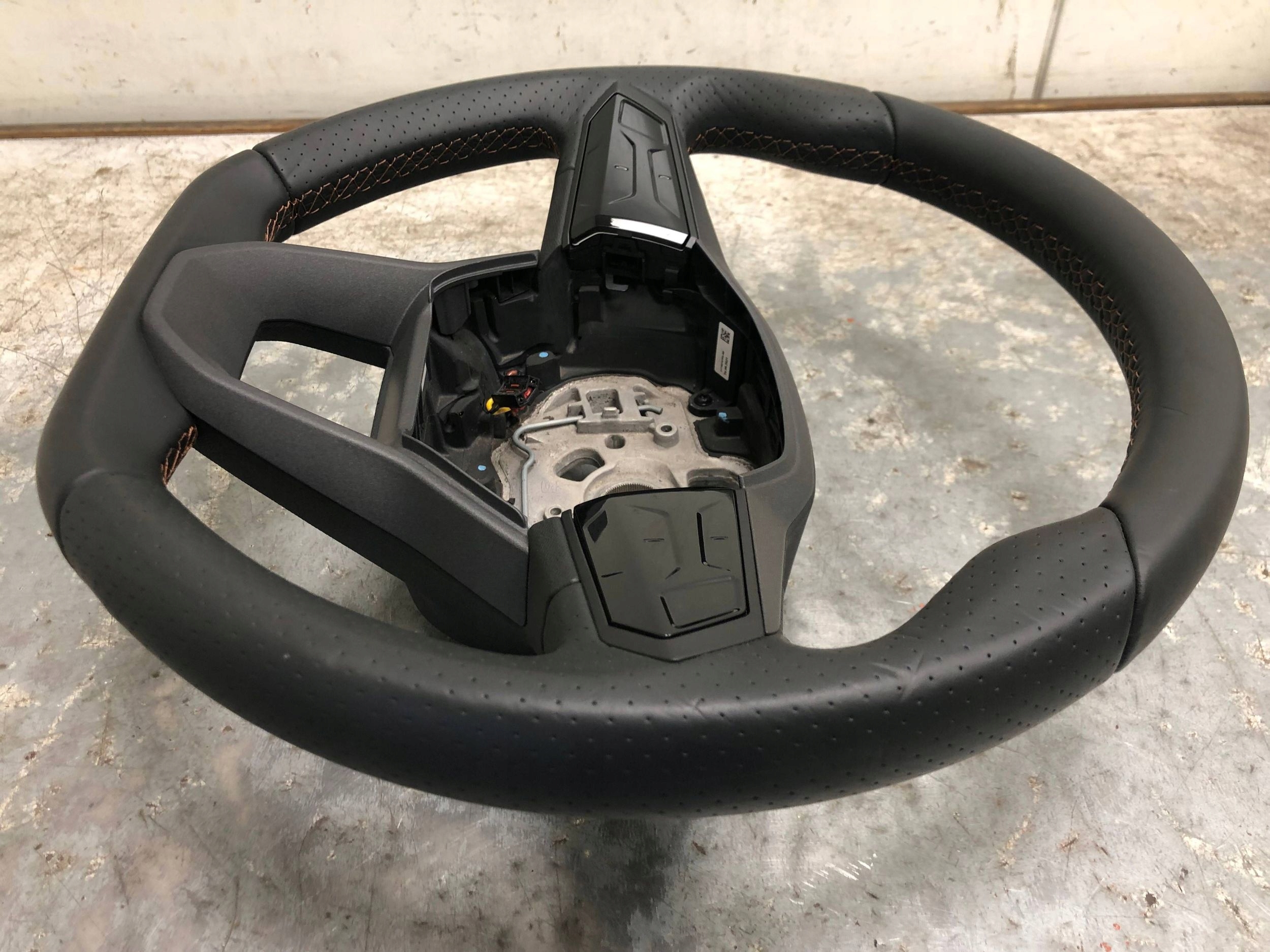 steering wheel, leather MULTIFUNKCJA DOTYKOWA CUPRA BORN 10E419091R