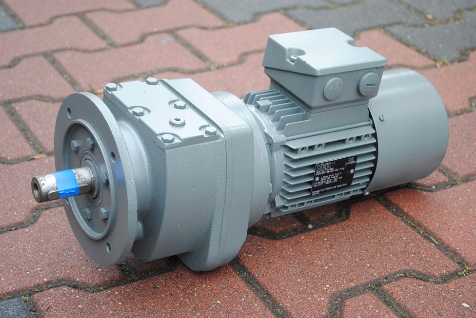 Motoreduktor kołnierzowy 0.37kw. 61obr. z hamulcem