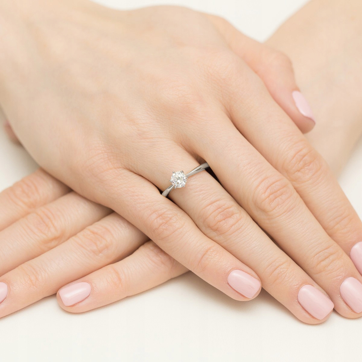 PIĘKNY ZŁOTY PIERŚCIONEK 585 z BRYLANTEM 0,70ct Waga 2.1 g