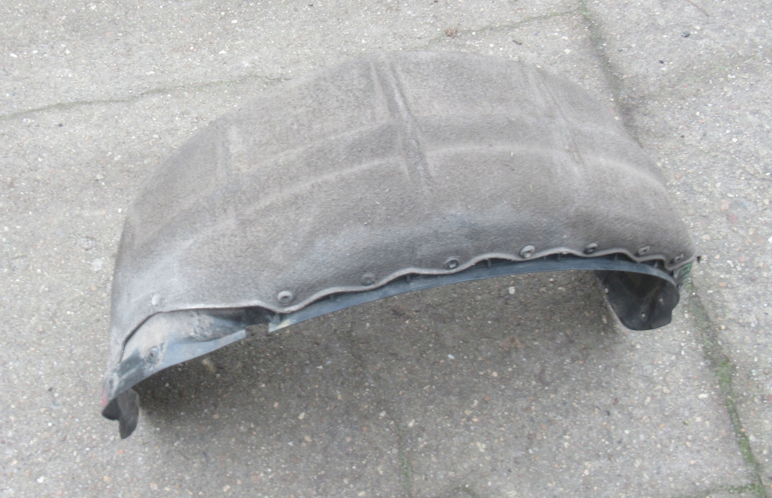 VOLVO V70 2.0 D 09R mudguard right rear part