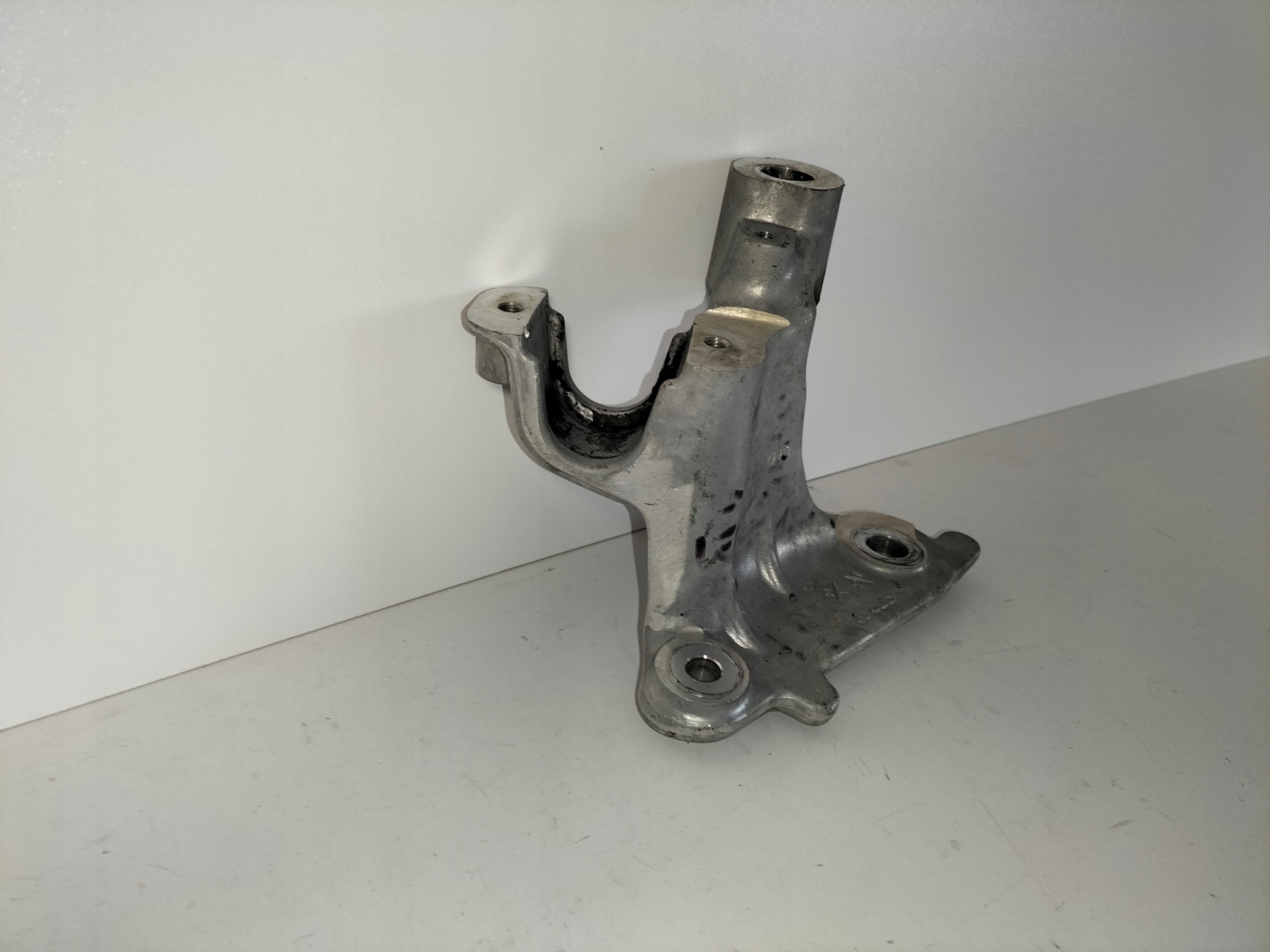 Halter Halter drazka des stabilisators links RENAULT MEGANE 4 IV 16
