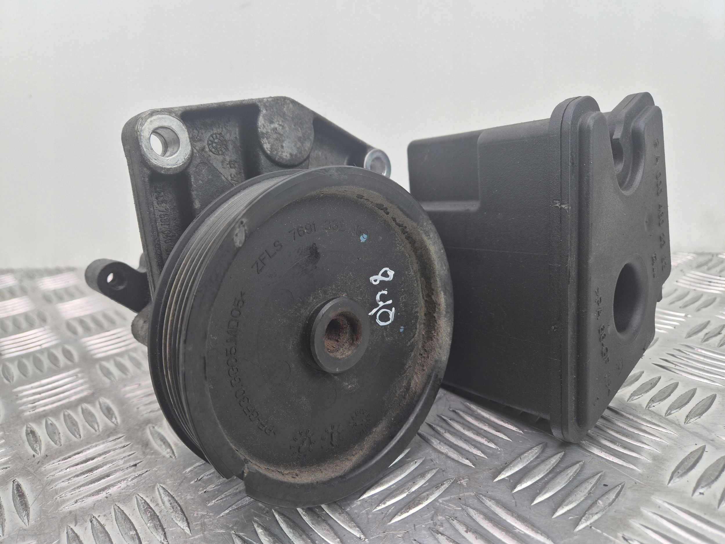 Mercedes C230 W204 servo pump A0054669501 M272