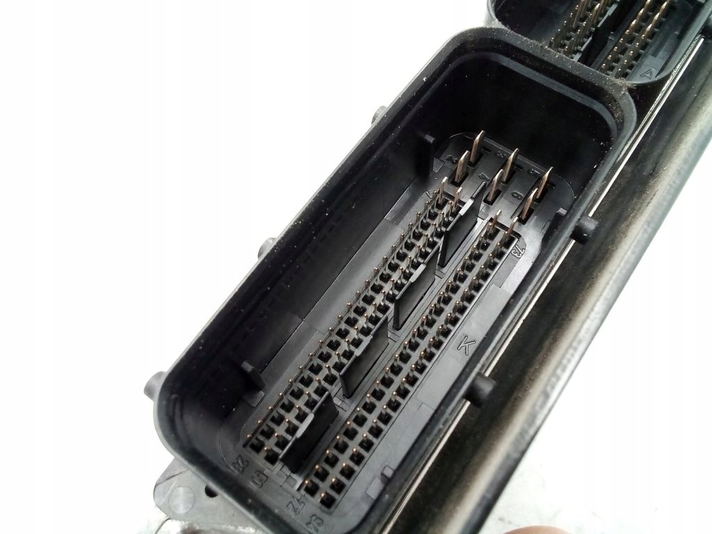 VW Passat B6 computer control unit of the engine ECU 0281015029 + connecting spoiler wtyczki