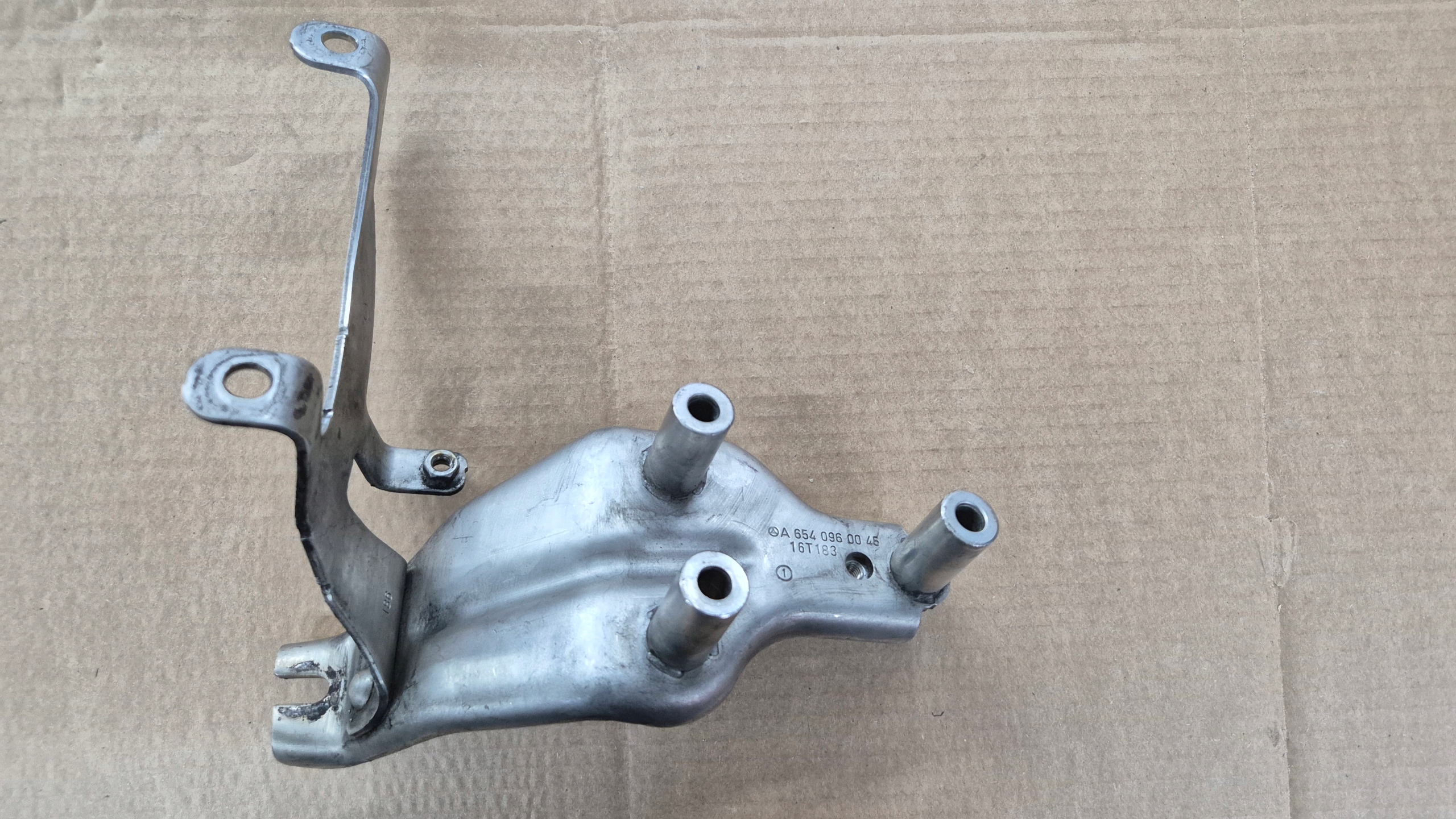 bracket console tube 6540960045 MERCEDES W205 W213 2.0 CDI