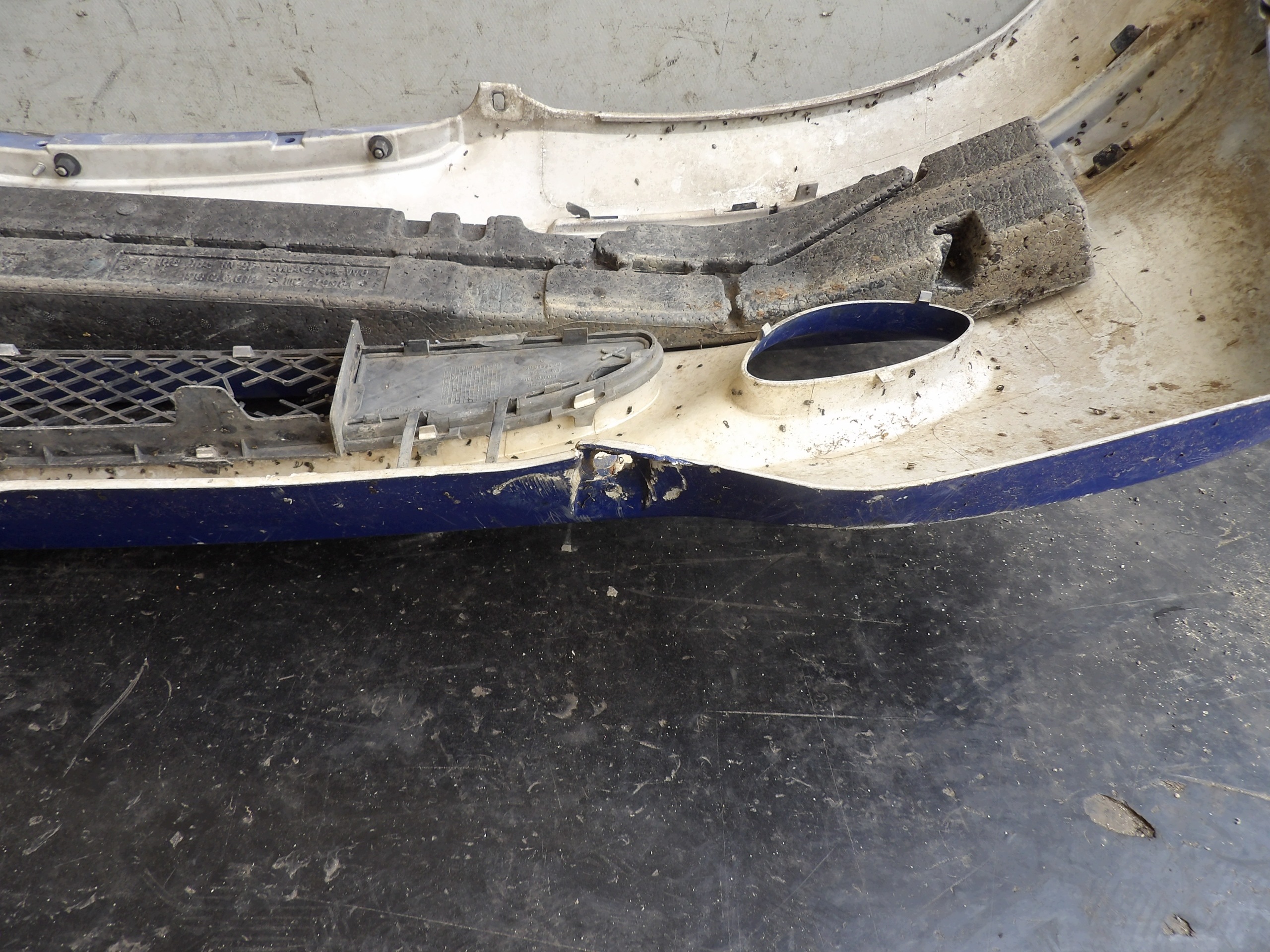 Mercedes A 140 Frontstoßstange 933