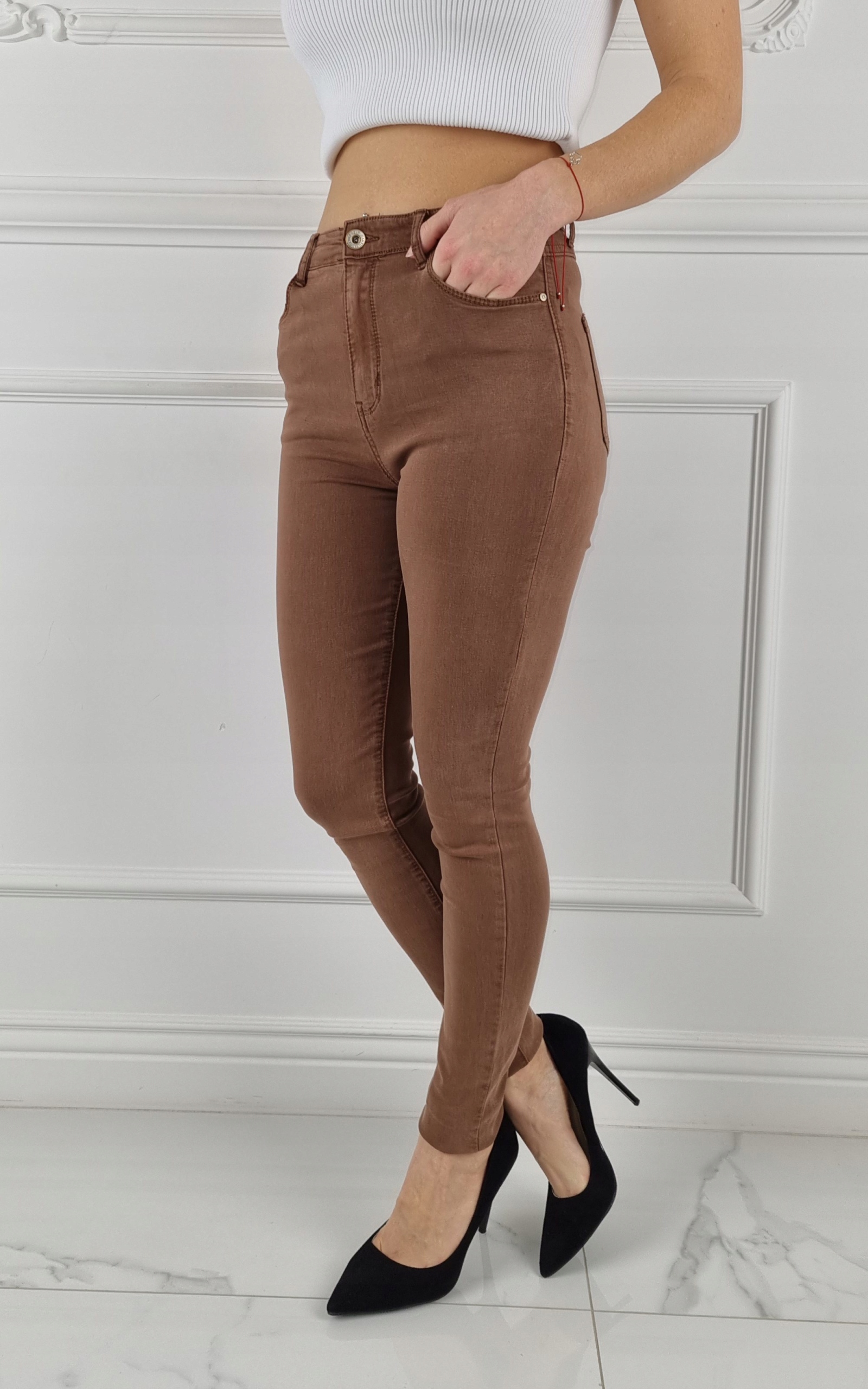 # DAMSKIE SPODNIE JEANSOWE WYSZCZUPLAJĄCE KOLORY # Kolekcja Całoroczna