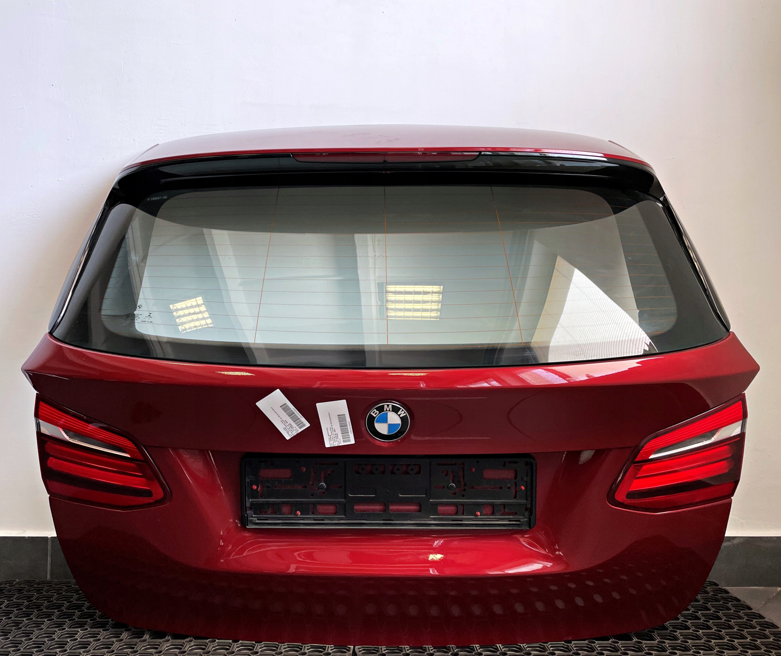 BMW F45 KLAPA LAMPY TYŁ C06