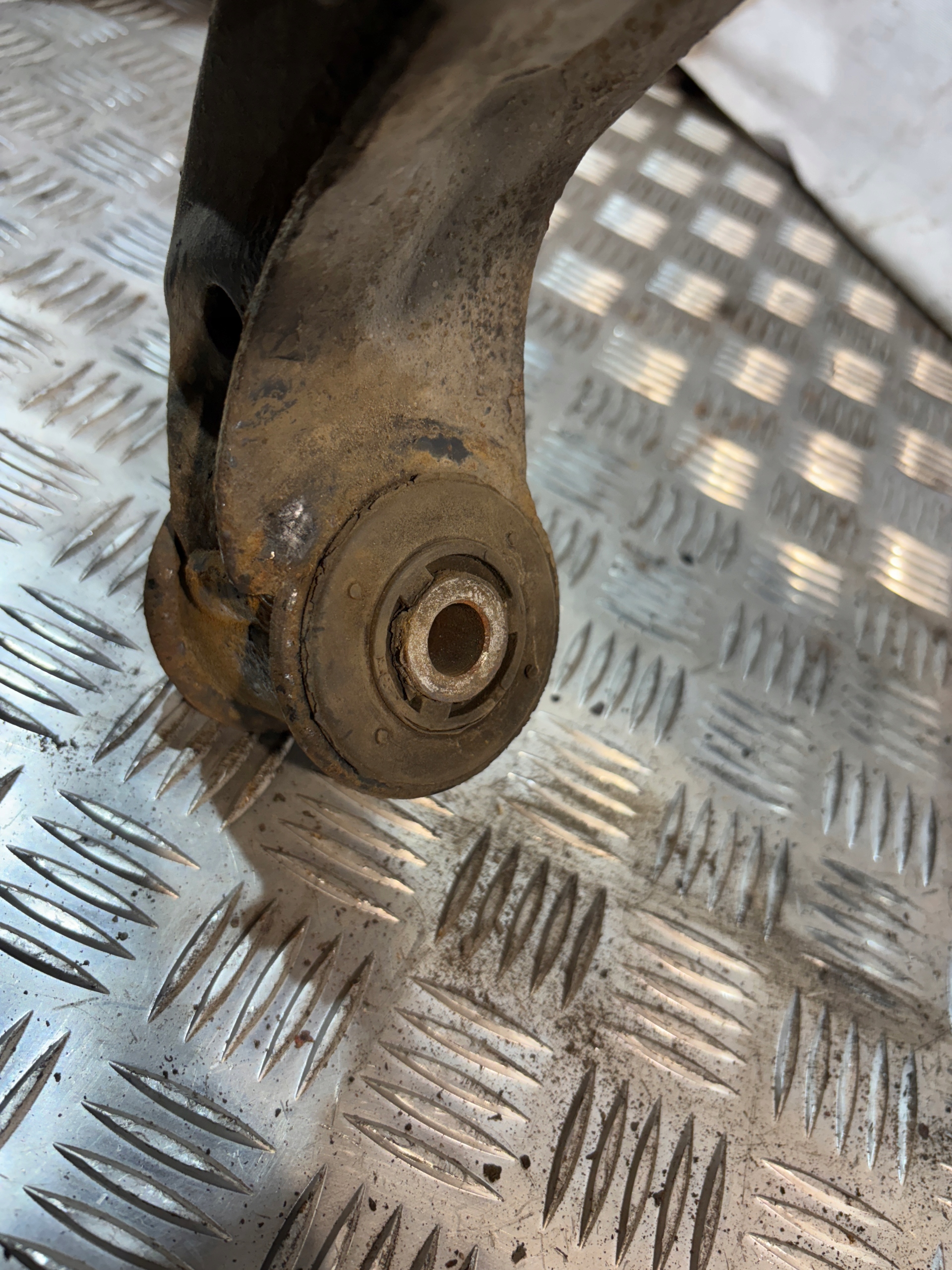 Querlenker links vorne Volkswagen Crafter und 2,5TDI
