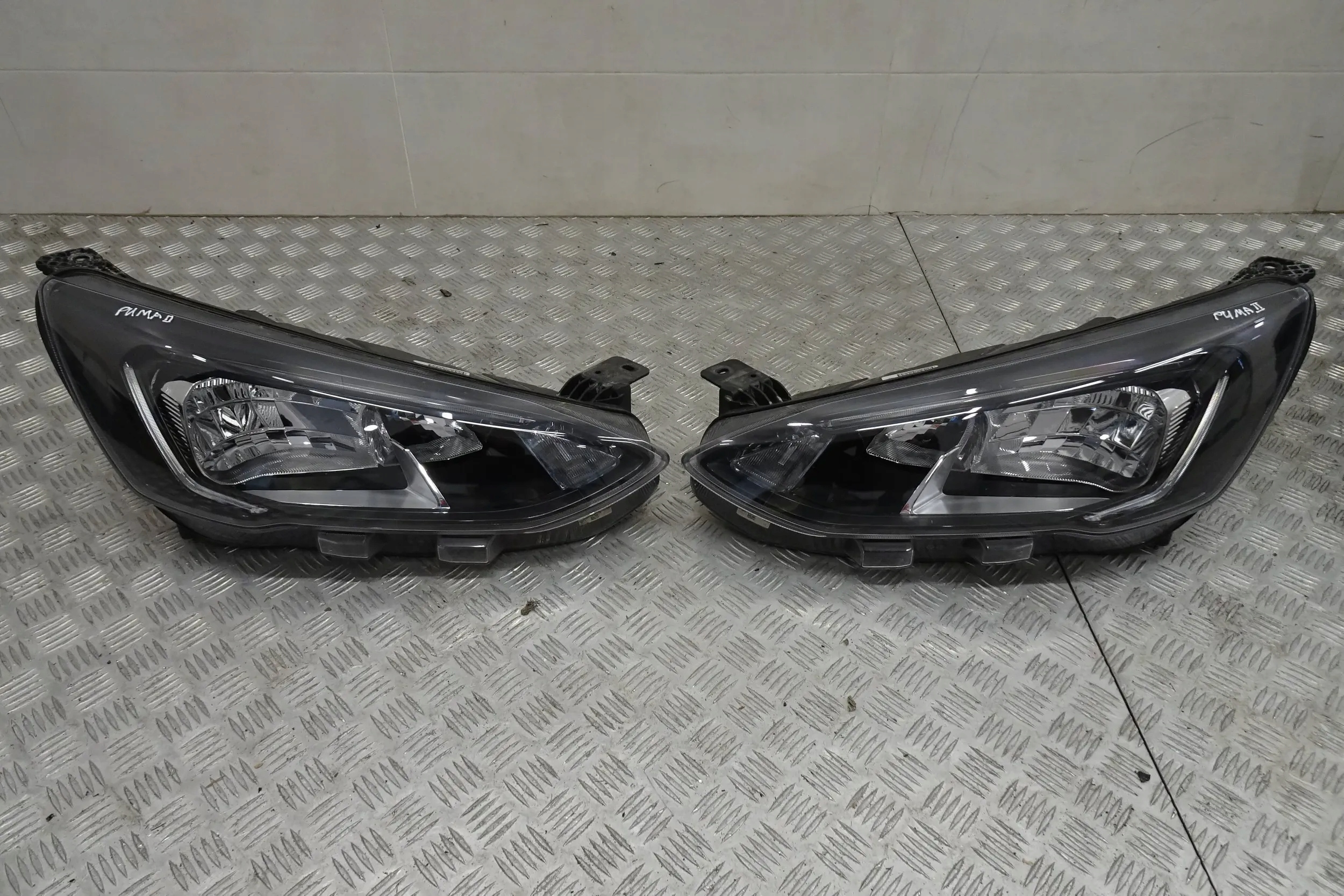 FORD FOCUS MK4 ST-LINE MASKA BŁOTNIKI KOMPLETNY PRZÓD LAMPY ZDERZAK 18- Producent części Ford OE