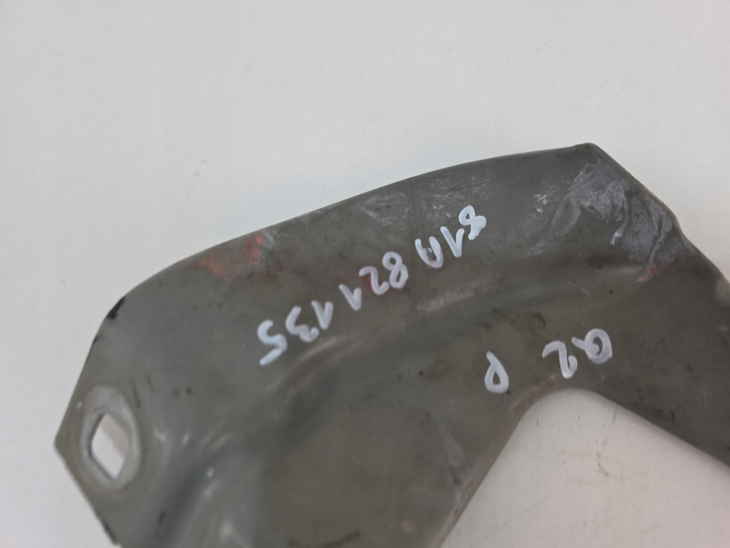 Support plaque Aile Droit Avant AUDI Q2 81A821136