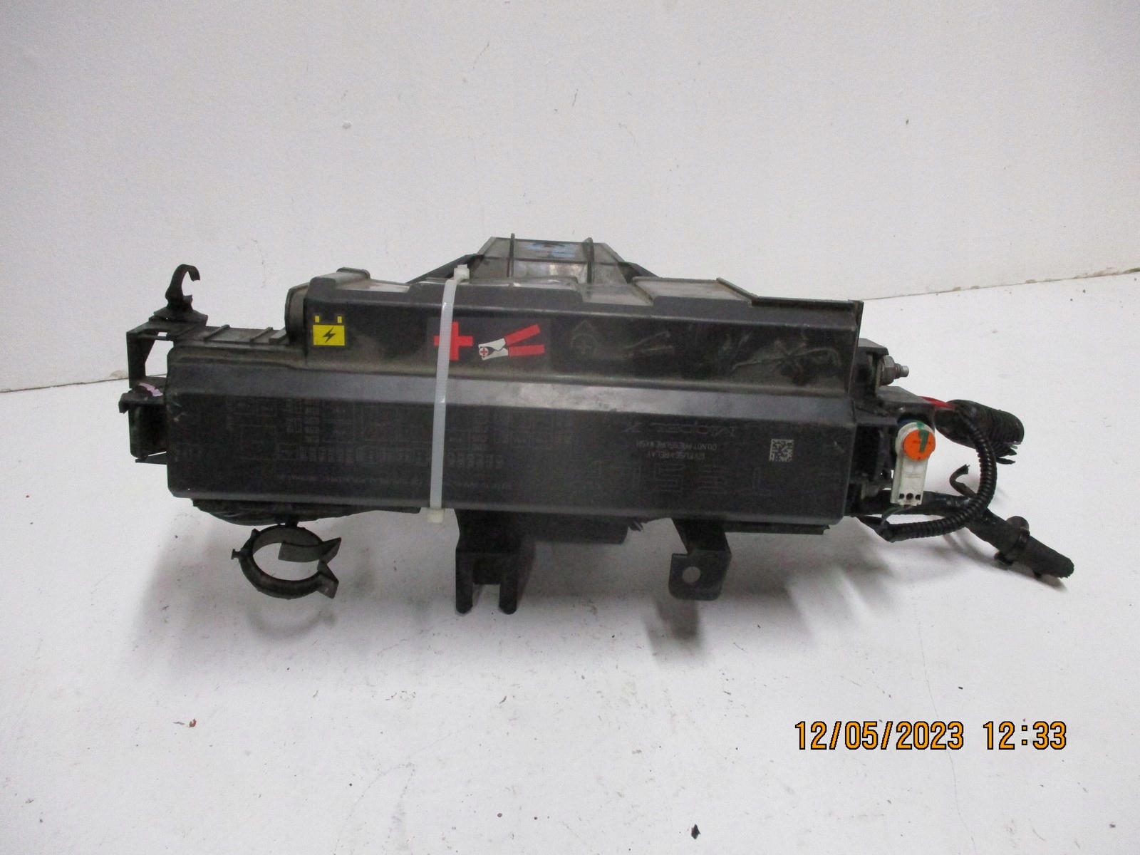 Skrzynka bezpieczników TESLA X 1034405-02-C