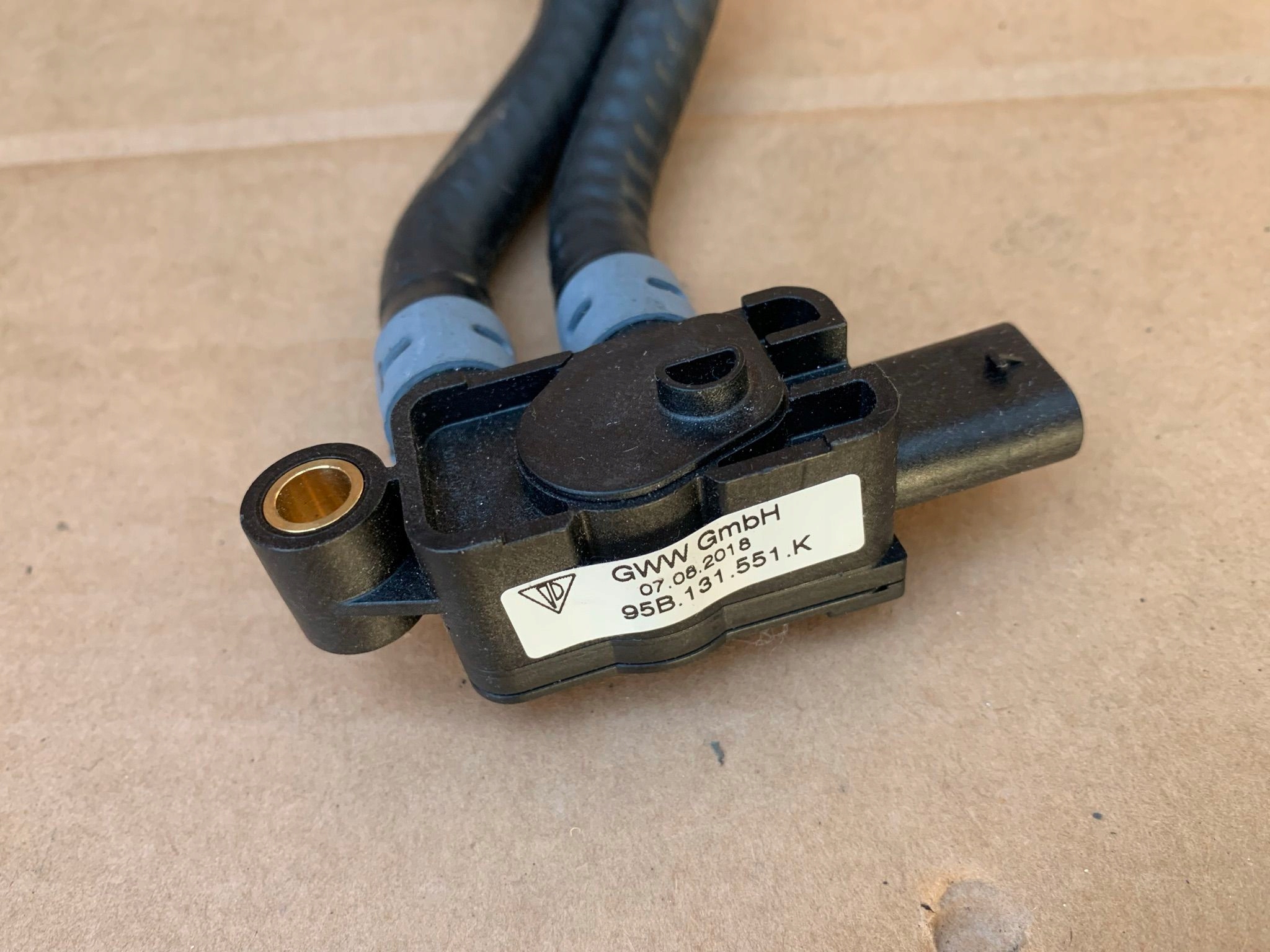 PORSCHE MACAN SENSOR CAPTEUR PRESSION CARBURANT 95B131551K