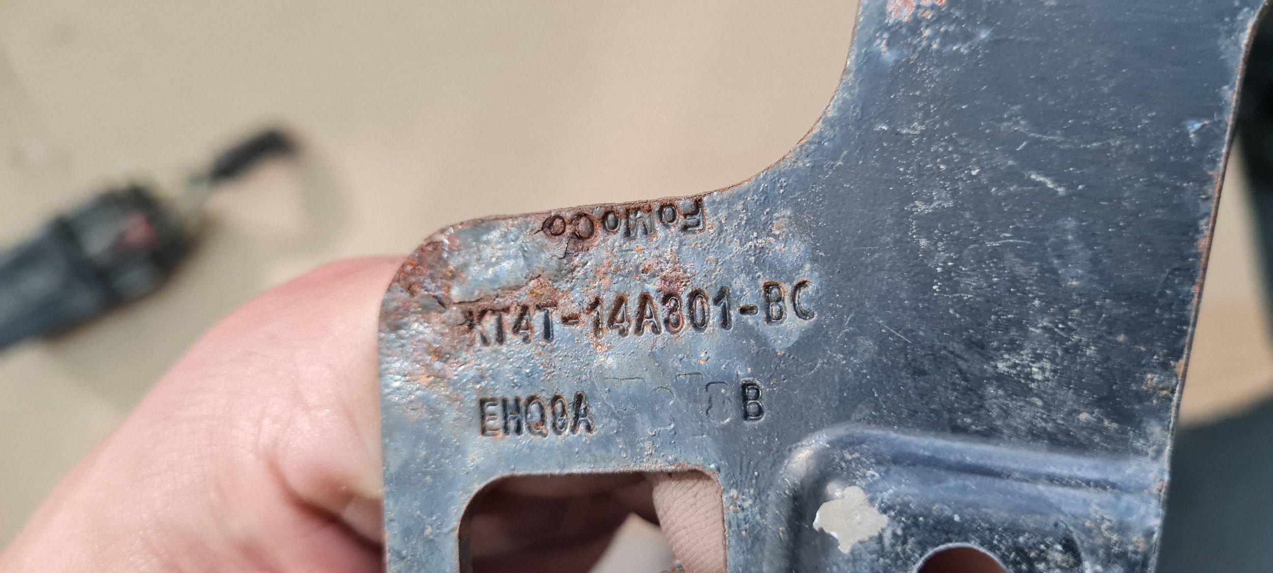 Ford Edge II 2020 holder hook bracket KLAKSONU KT4T14A301BC