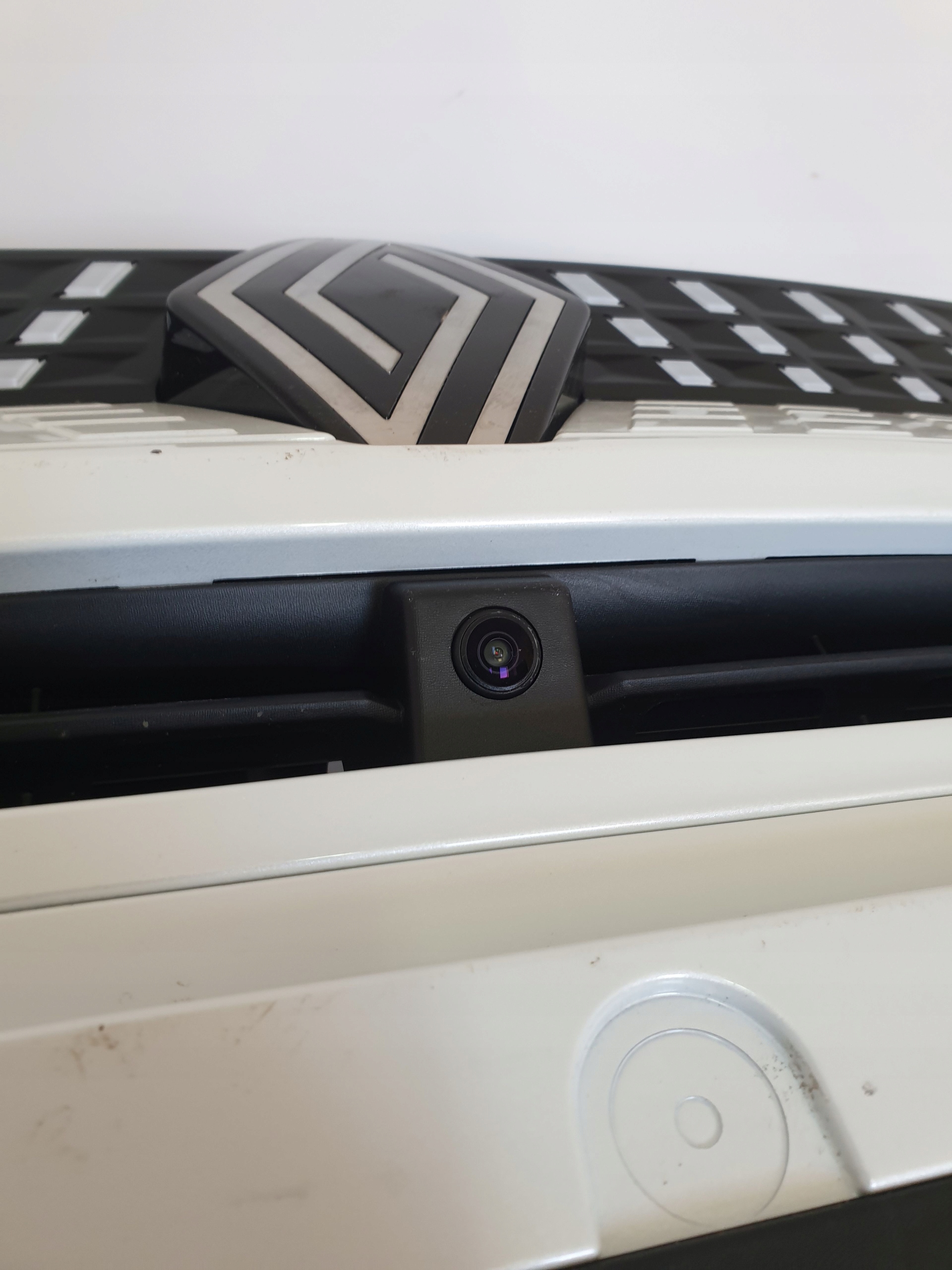RENAULT CAPTUR II LIFT 24-> bumper front PDC LED RADAR cover KAMERA