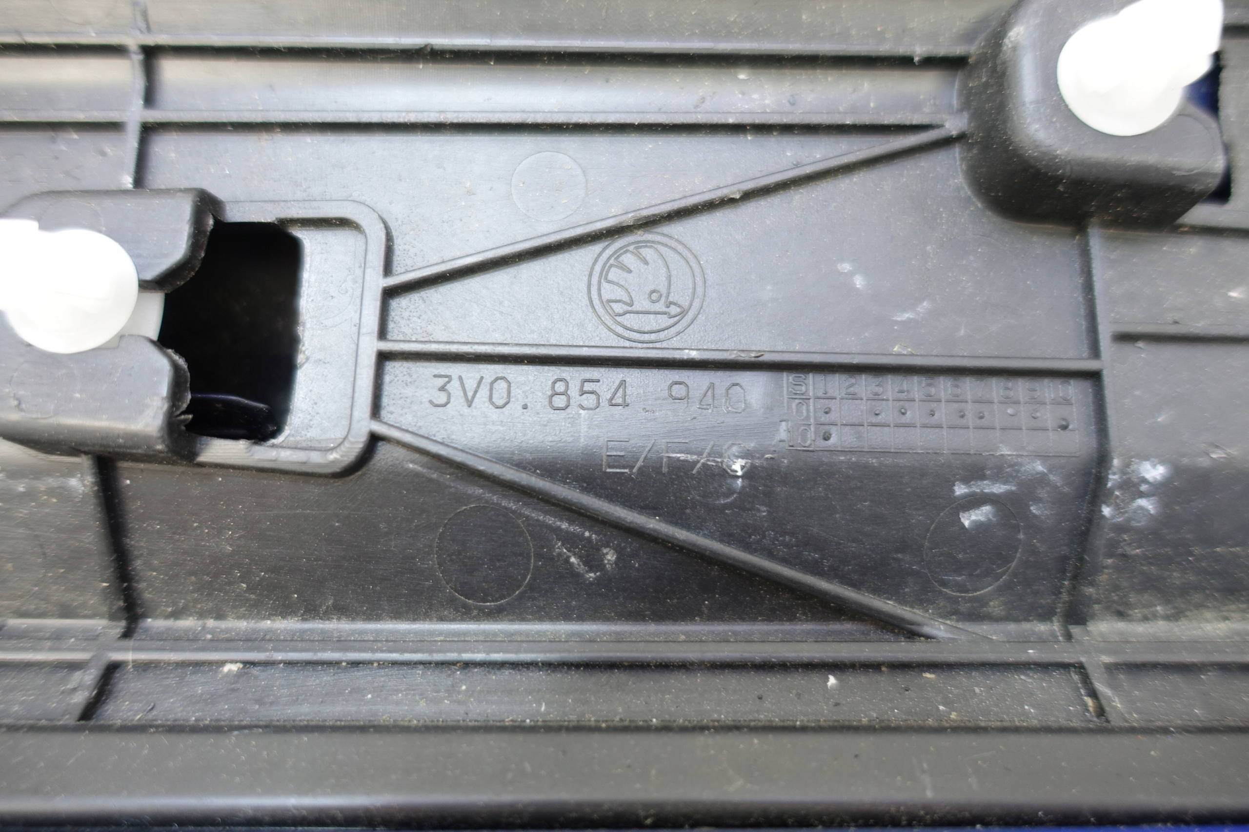 moulding door right front SKODA SUPERB III 3V0