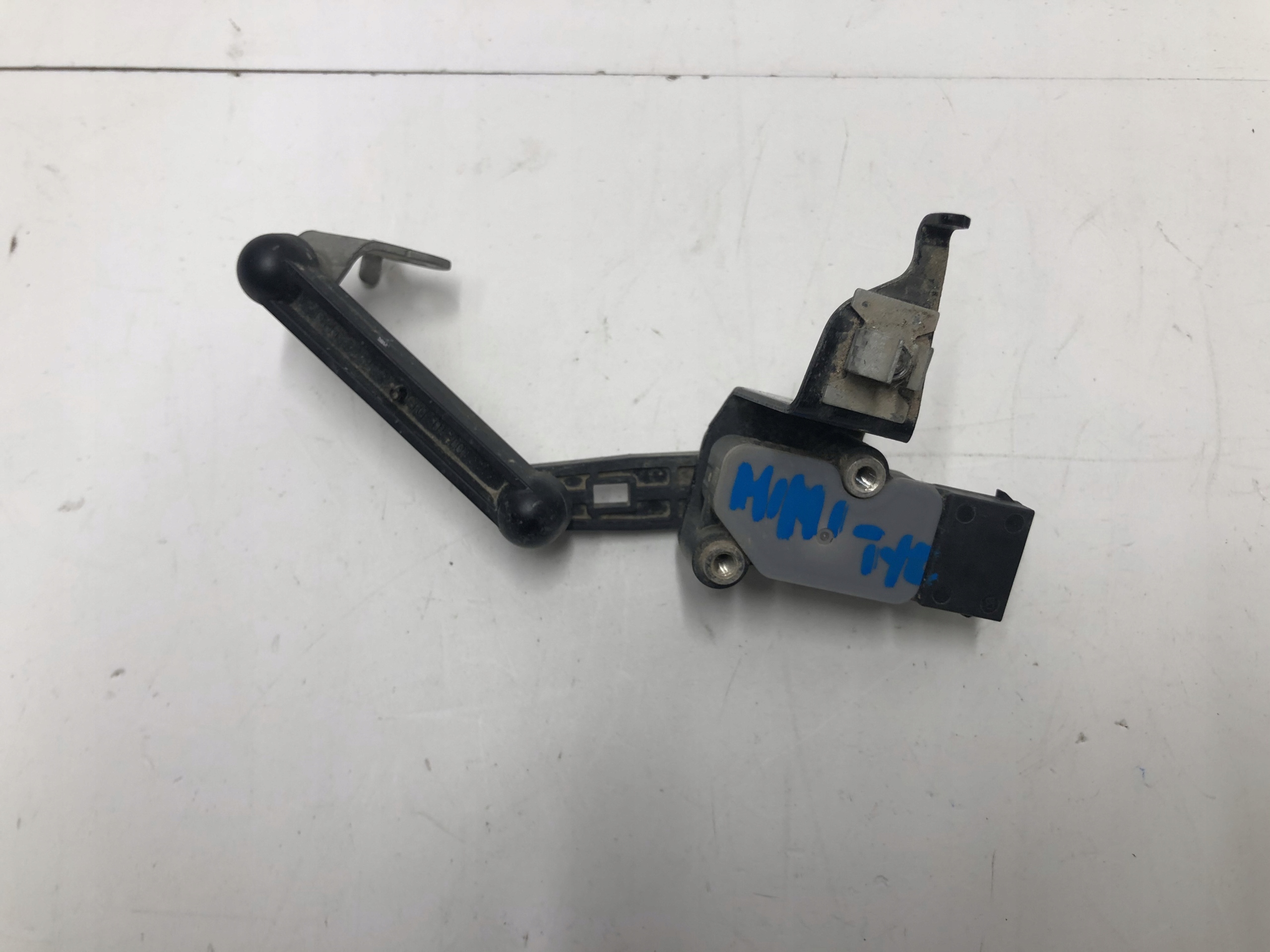 Датчик выравнивания фар MINI F55 F56 задний