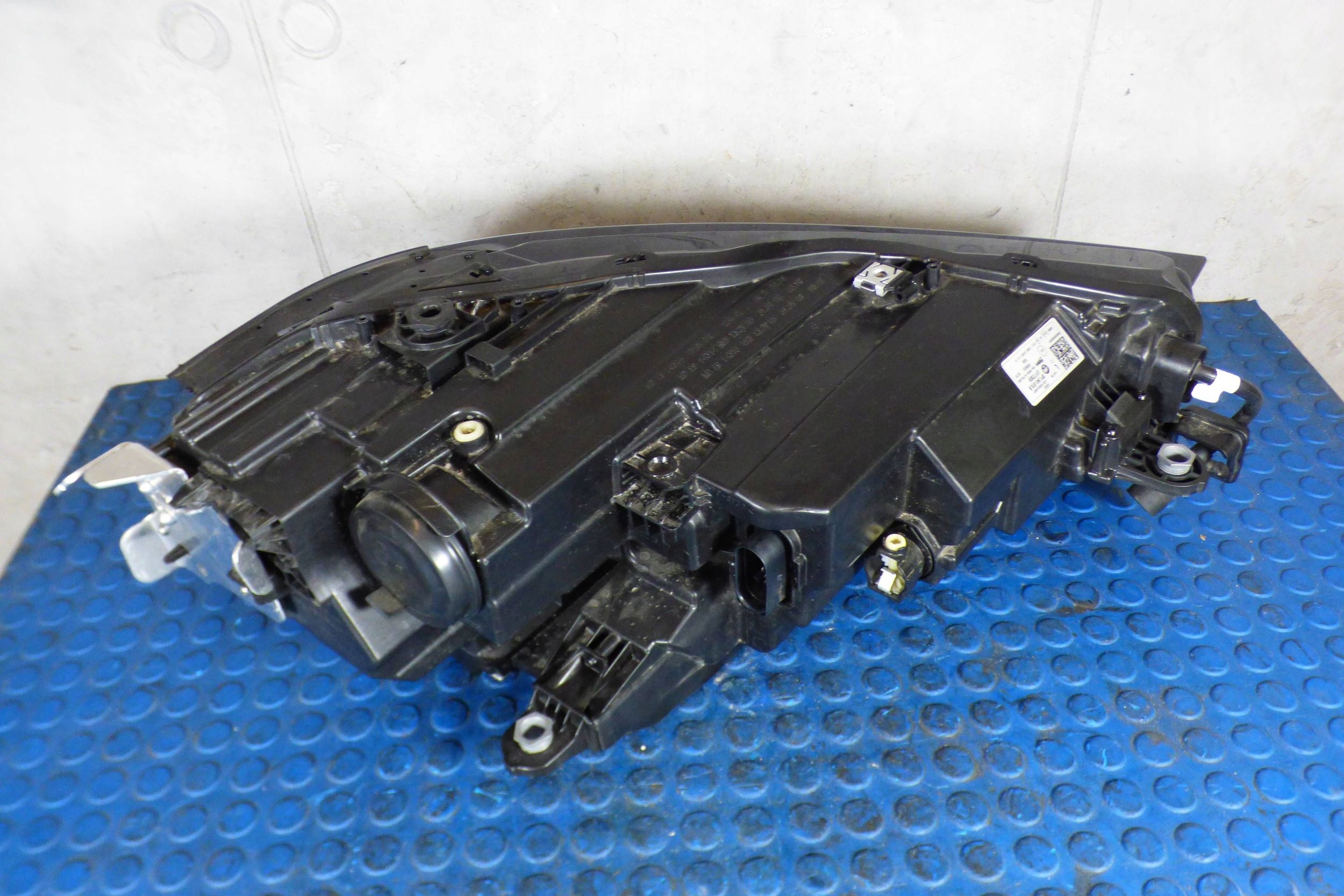 Reflektor light left front 3P1941015B module 922941571AH Skoda Superb IV