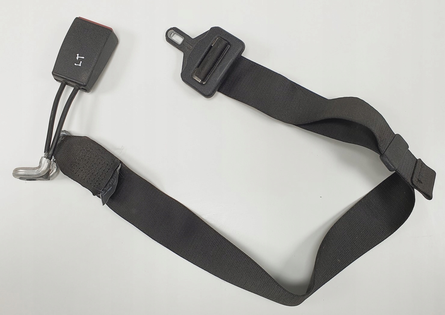 PAS ZAPINKA LEWY TYŁ MERCEDES W201 2018605685