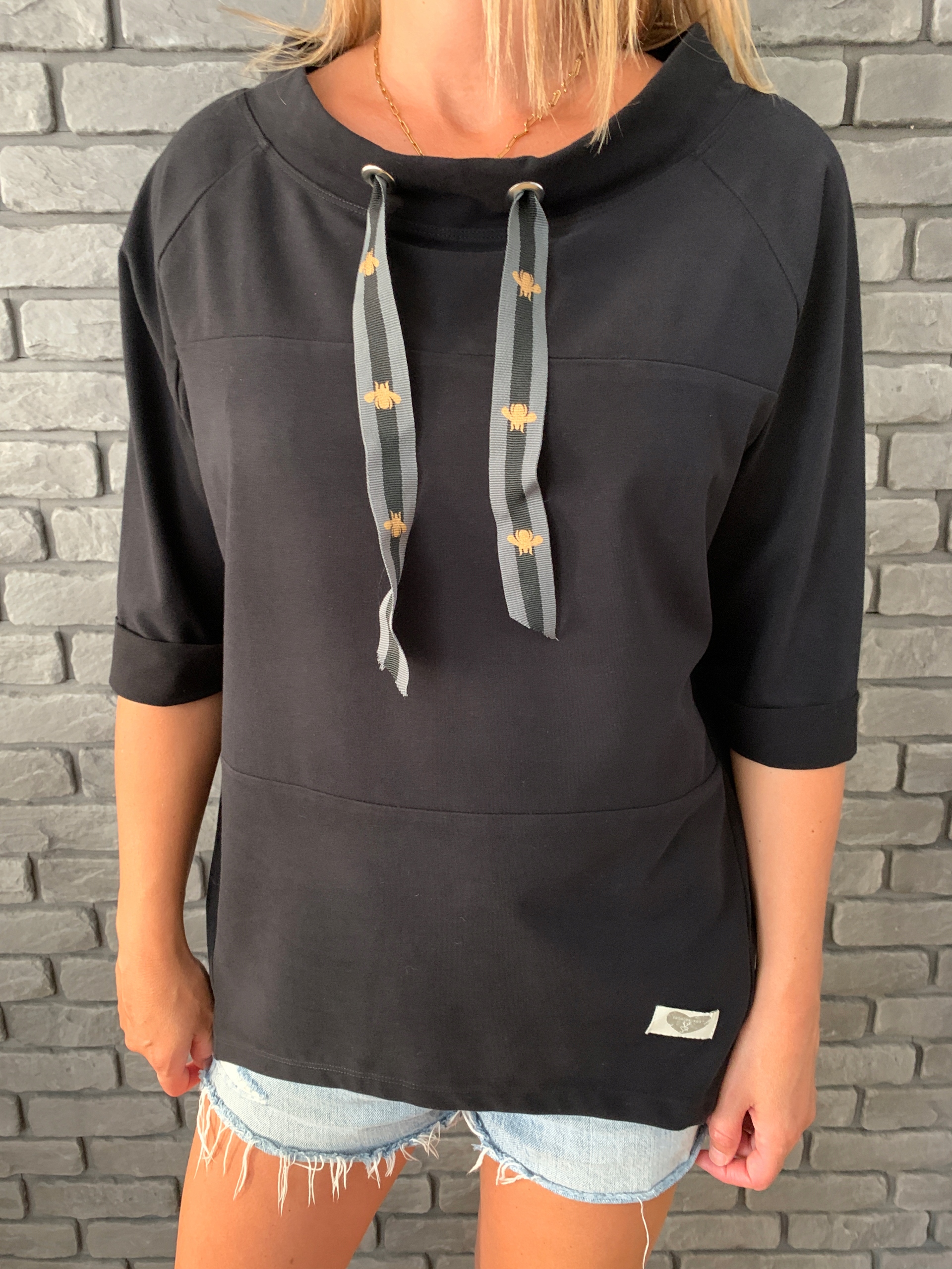 

Bluza Oversize Taśma Z Modną Muchą 8 Kolorów