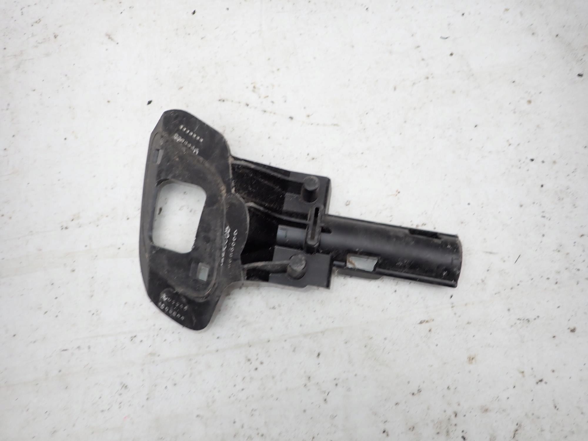 RENAULT MEGANE IV 4 16-24 Halter DYSZY der Spritzdüse links