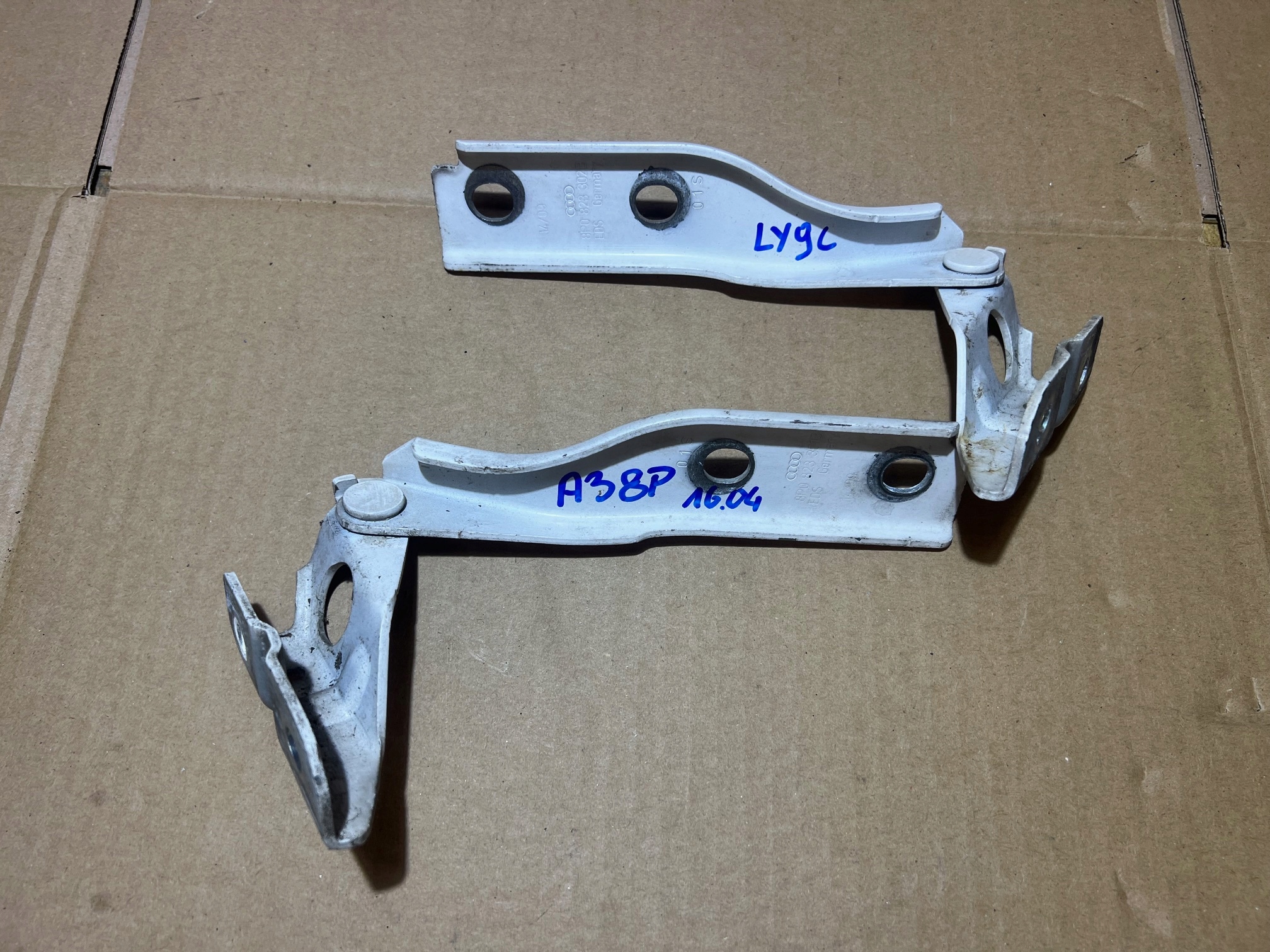 AUDI A3 8P LIFT LY9C hinge bonnet hinges left right 8P0823301B 8P0823302B