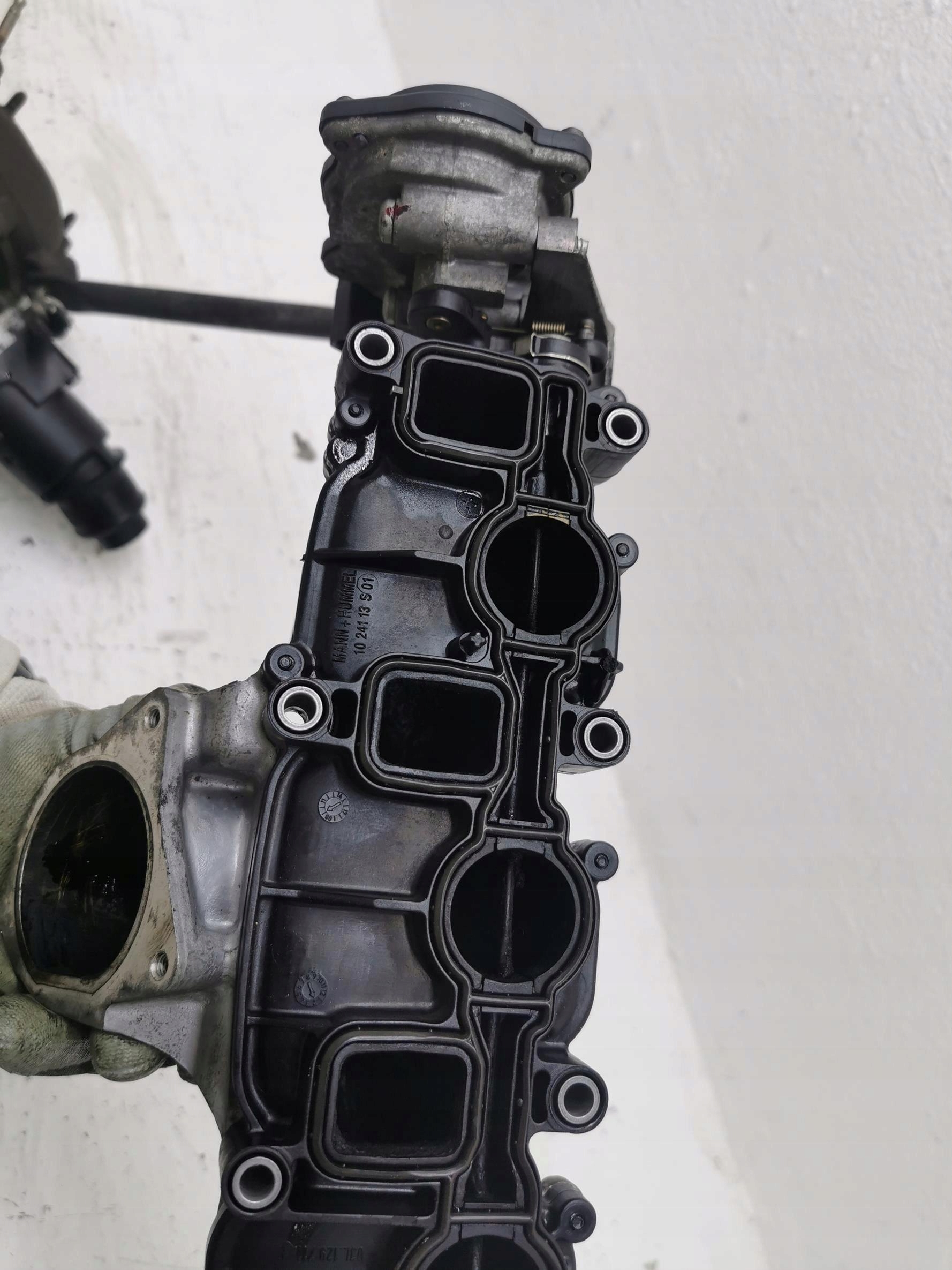 intake manifold AUDI Q5 8R 2.0 TDI 170KM 1024113S